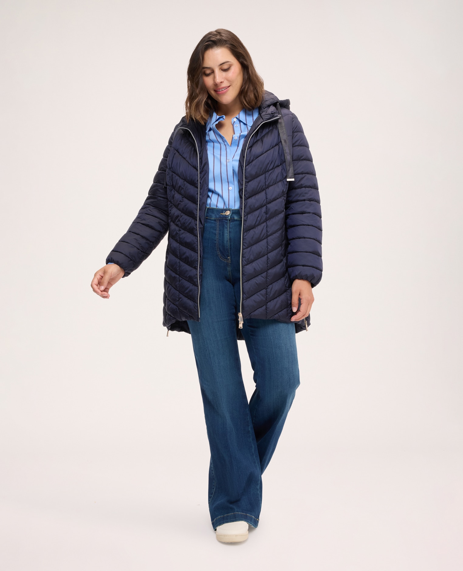 Plumífero de mujer lightweight largo con acolchado en chevron bolsillos laterales con cremallera y cremallera en la parte inferior - Fiorella Rubino - Azul Azul-3