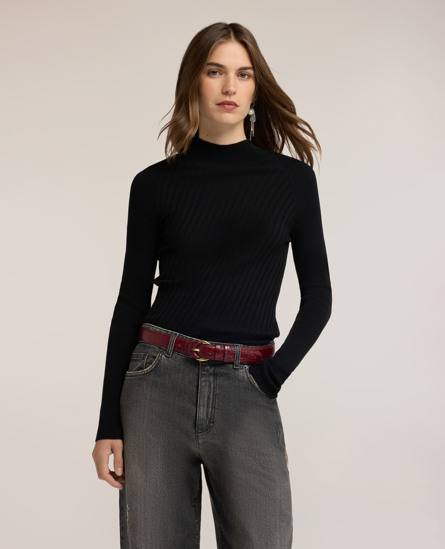 Jersey de mujer de canalé diagonal con bajo asimétrico ajuste entallado bajo asimétrico en la parte delantera - Motivi - Negro Negro-1