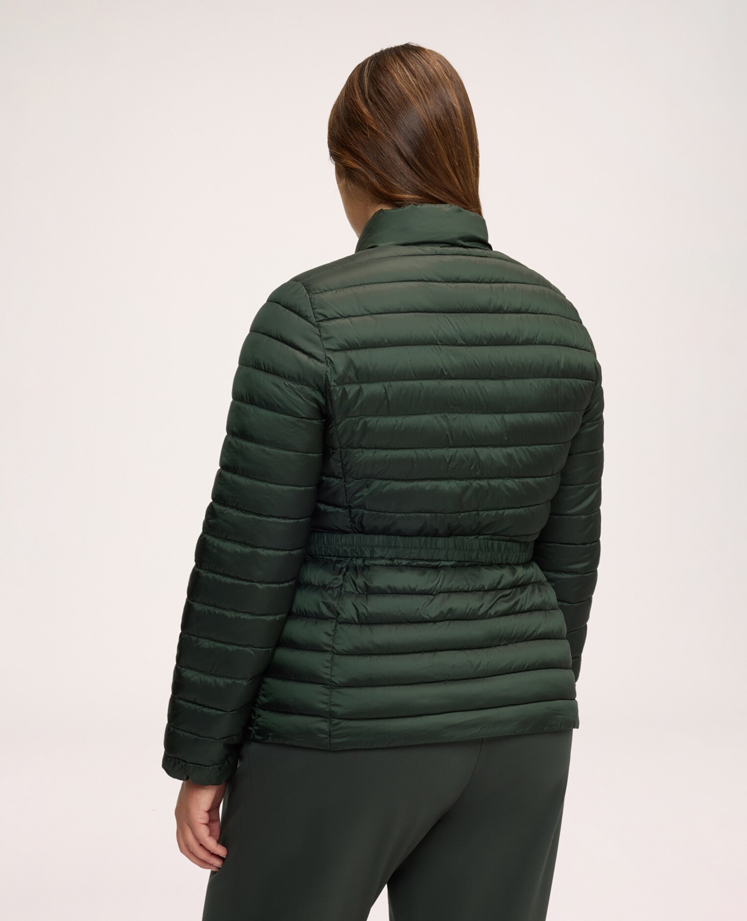 Chaqueta de mujer acolchada ligera con relleno de sorona aura cinturón en la cintura con hebilla metálica para definir la silueta - Fiorella Rubino - Verde Verde-2