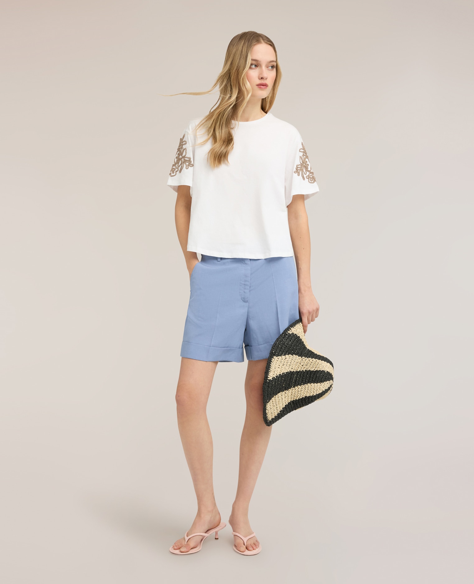 Camiseta de mujer de punto con bordados florales ajuste regular con cuello redondo - Motivi - Blanco Blanco-3