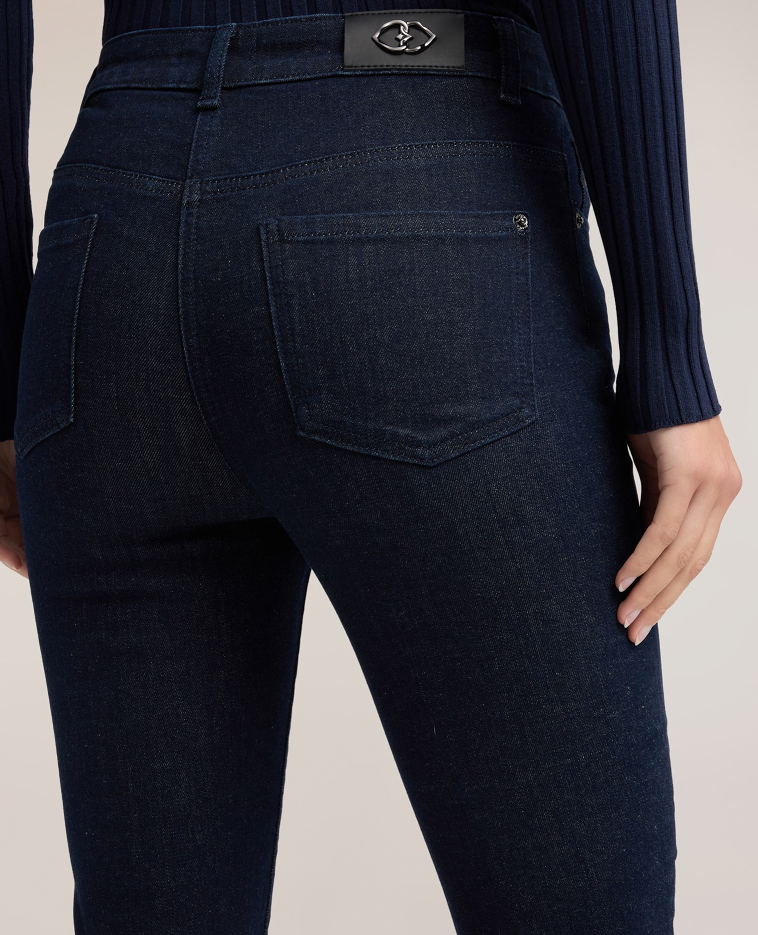 Jeans de mujer kick flare con raya planchada talle alto cierre con botón y cremallera - Motivi - Azul Azul-4