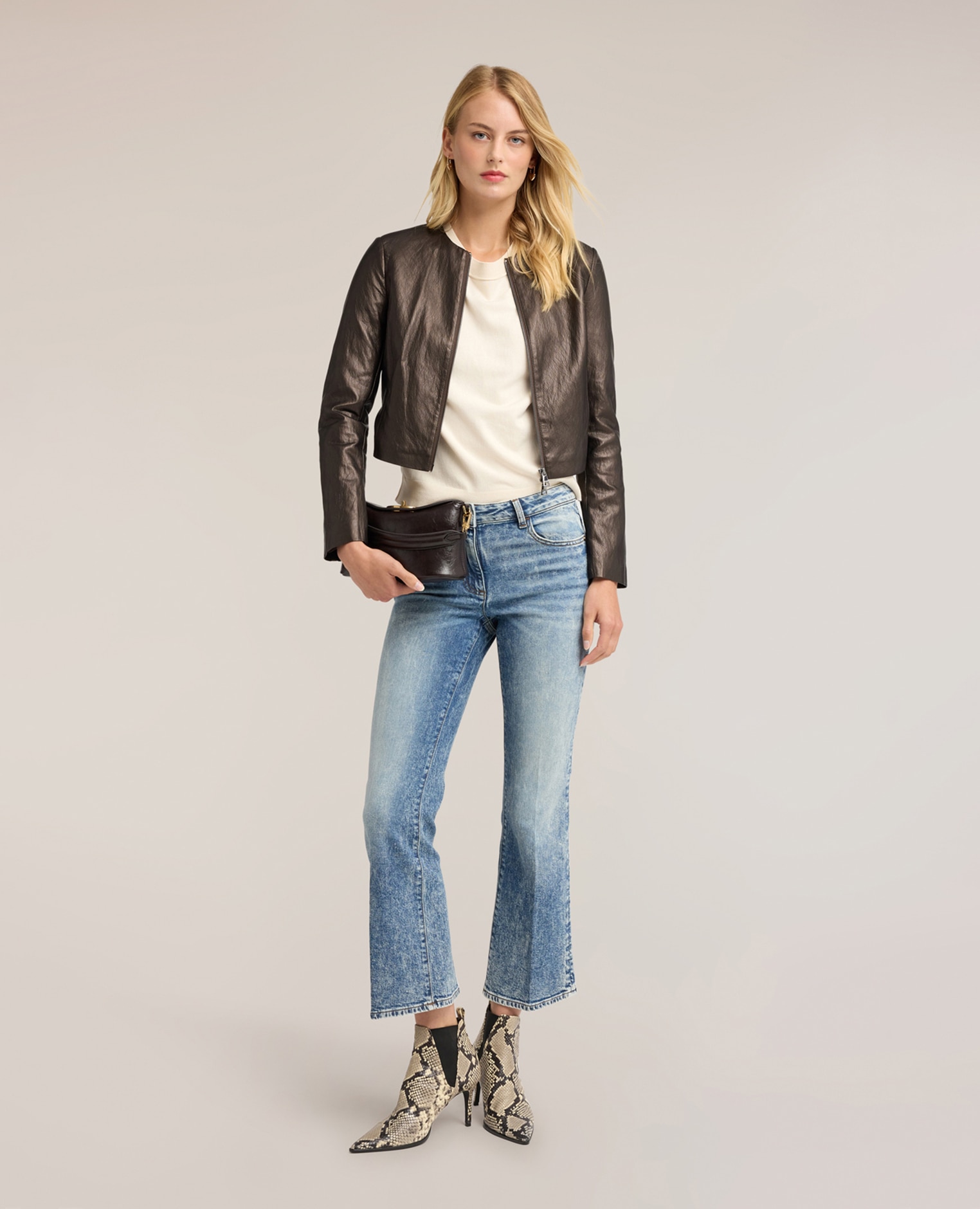 Jeans de mujer kick flare en denim stone washed modelo kick flare talle alto - Motivi - Azul claro Azul claro-1