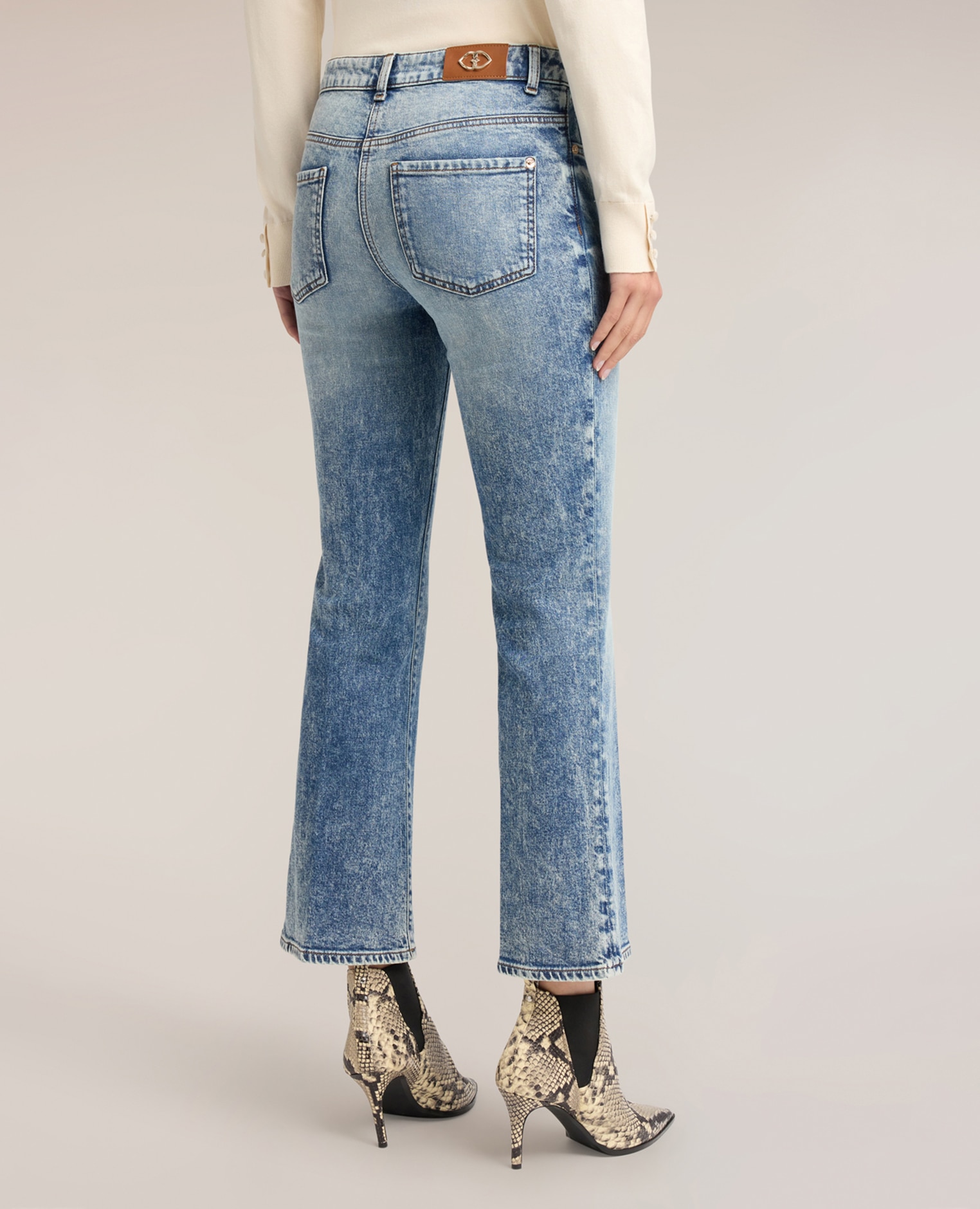 Jeans de mujer kick flare en denim stone washed modelo kick flare talle alto - Motivi - Azul claro Azul claro-2