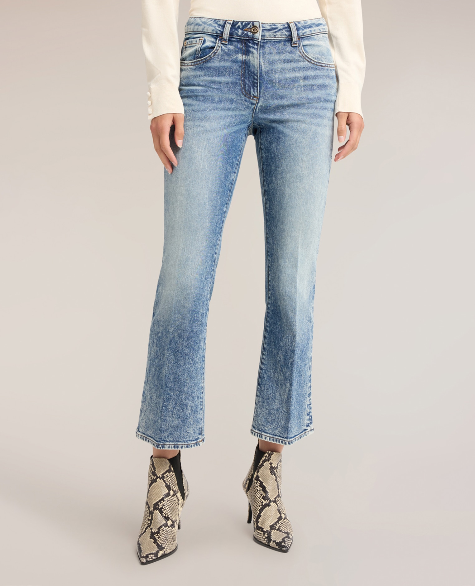 Jeans de mujer kick flare en denim stone washed modelo kick flare talle alto - Motivi - Azul claro Azul claro-3