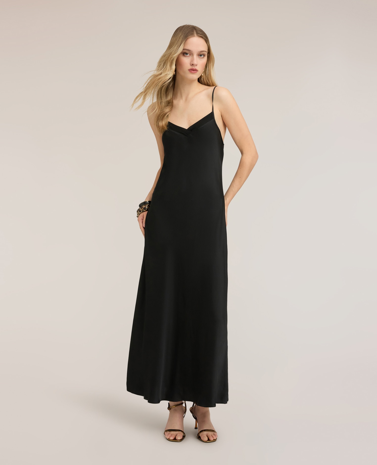 Vestido largo lencería en raso modelo de línea en a con escote en v - Motivi - Negro Negro-3