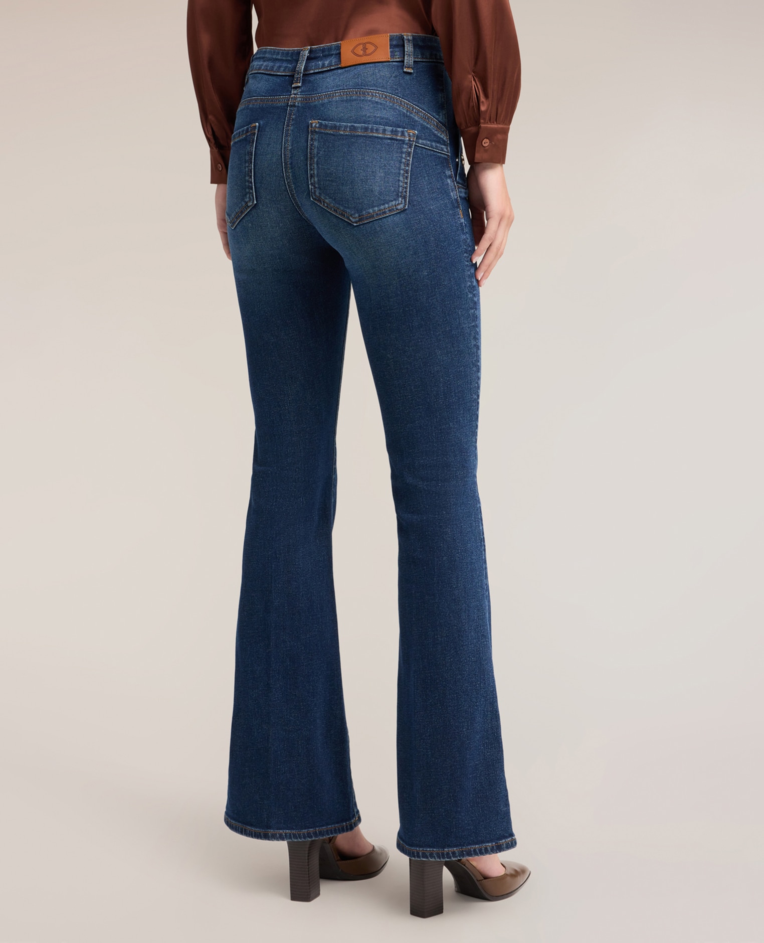 Jeans de mujer acampanados con botones metálicos ajuste acampanado con cierre de botones y cremallera - Motivi - Azul Azul-2
