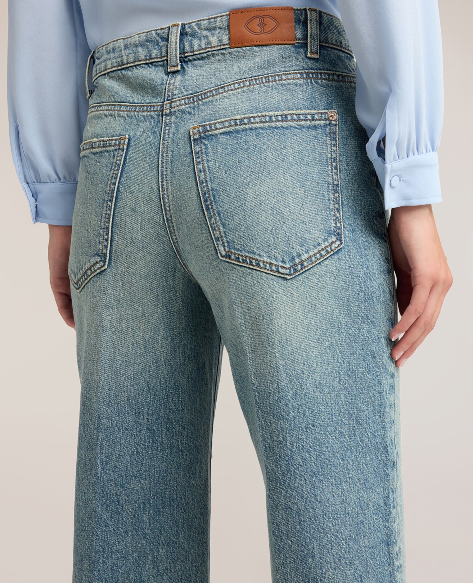 Jeans de mujer anchos de talle alto washed talle alto con cierre de botón y cremallera - Motivi - Azul claro Azul claro-4