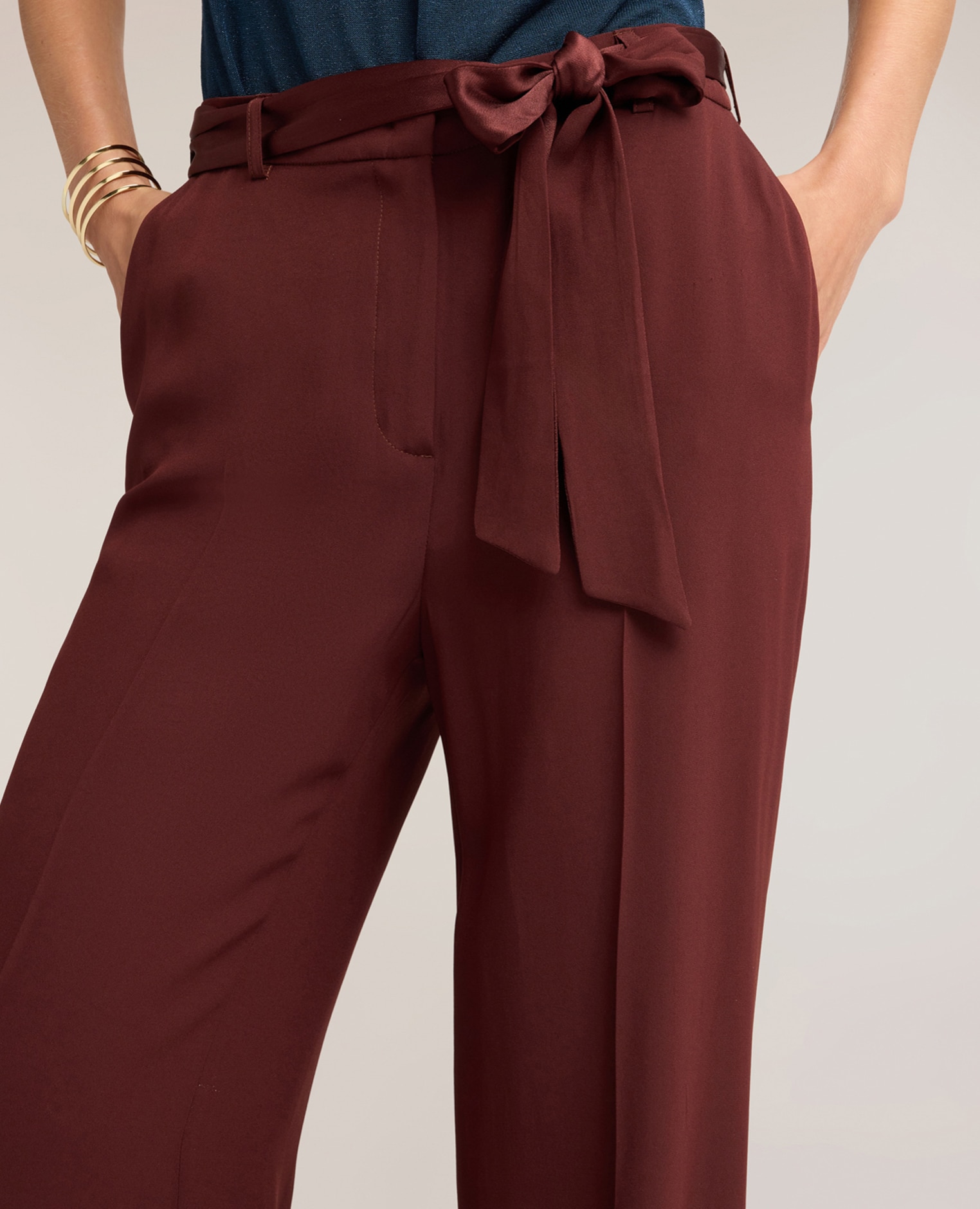 Pantalones de mujer palazzo en satén envers con fajín ajuste oversize cierre frontal con cremallera - Motivi - Marrón Marrón-4