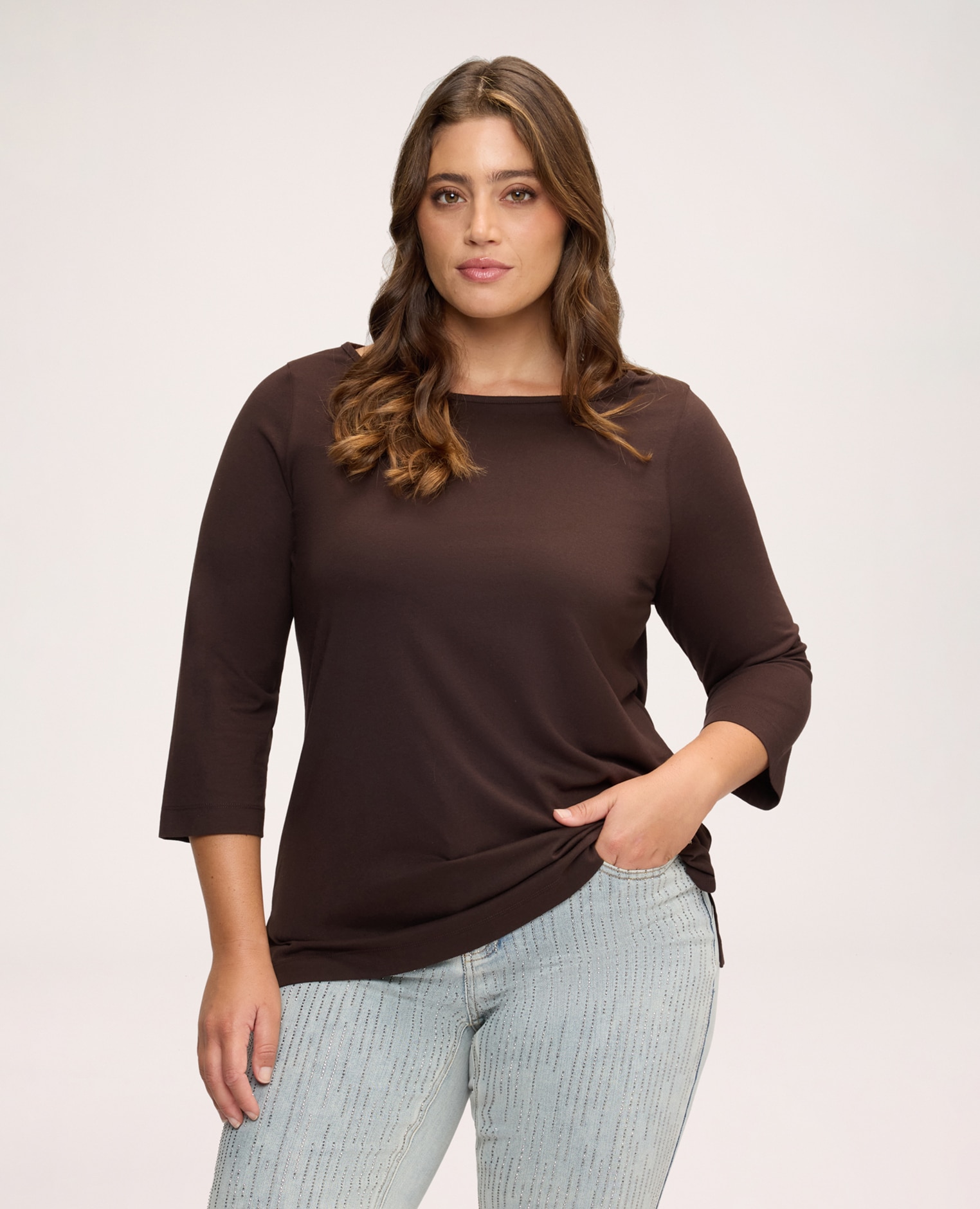 Camiseta de mujer con escote barco ajuste para el máximo confort - Fiorella Rubino - Marrón Marrón-1