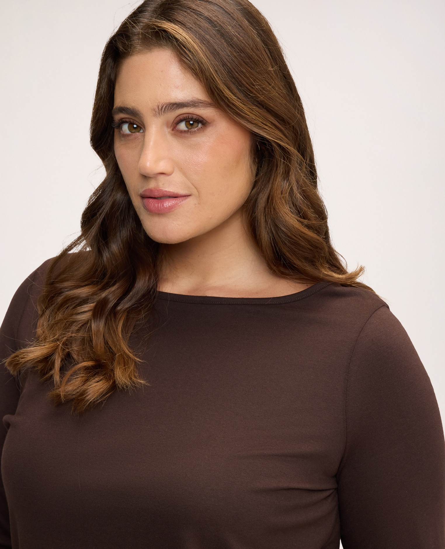 Camiseta de mujer con escote barco ajuste para el máximo confort - Fiorella Rubino - Marrón Marrón-4