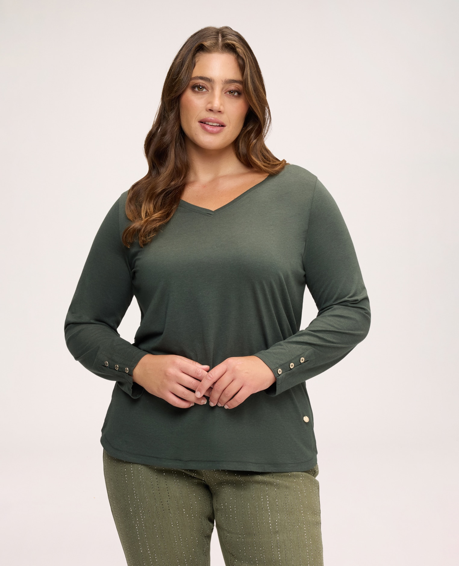 Camiseta de mujer de punto con botones en los puños para un ajuste súper cómodo - Fiorella Rubino - Verde militar Verde militar-1