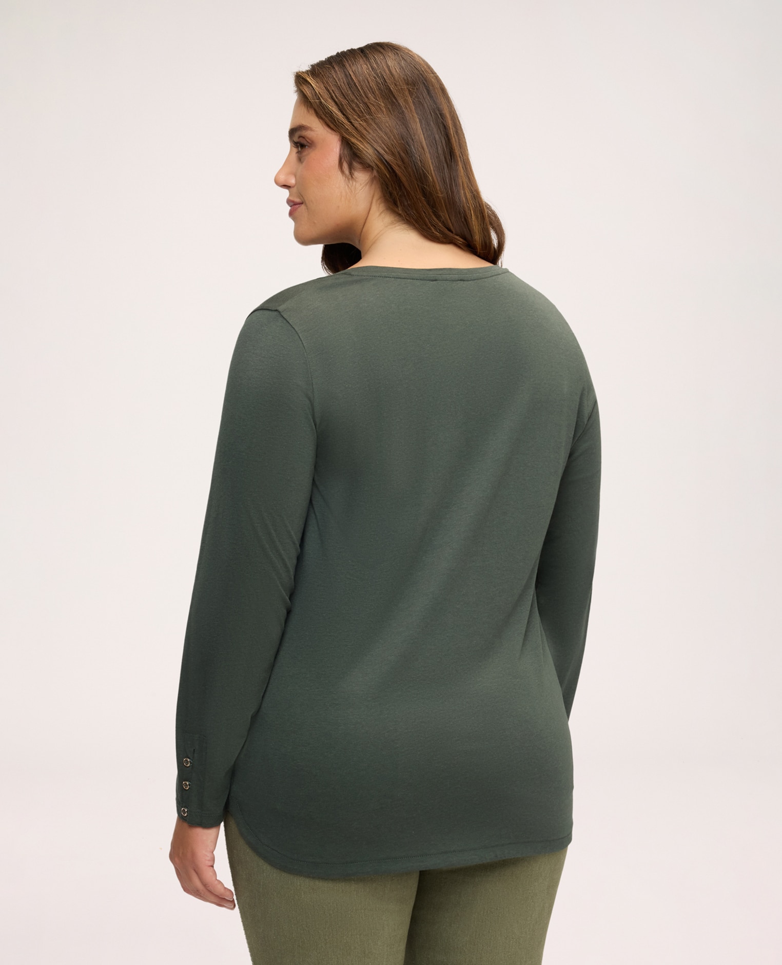 Camiseta de mujer de punto con botones en los puños para un ajuste súper cómodo - Fiorella Rubino - Verde militar Verde militar-2
