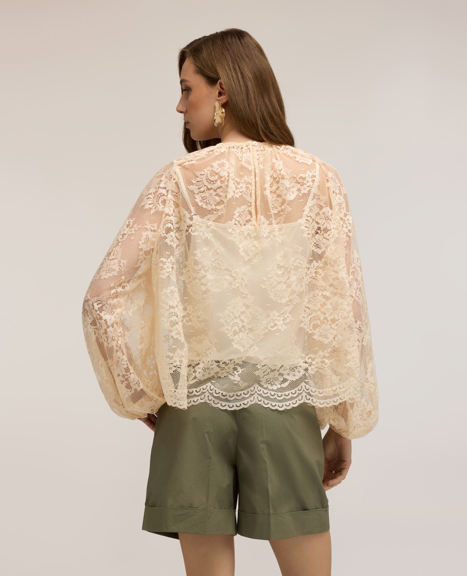 Blusa de mujer de encaje con mangas ranglan ajuste oversize con mangas largas tipo raglan - Motivi - Beige Beige-2