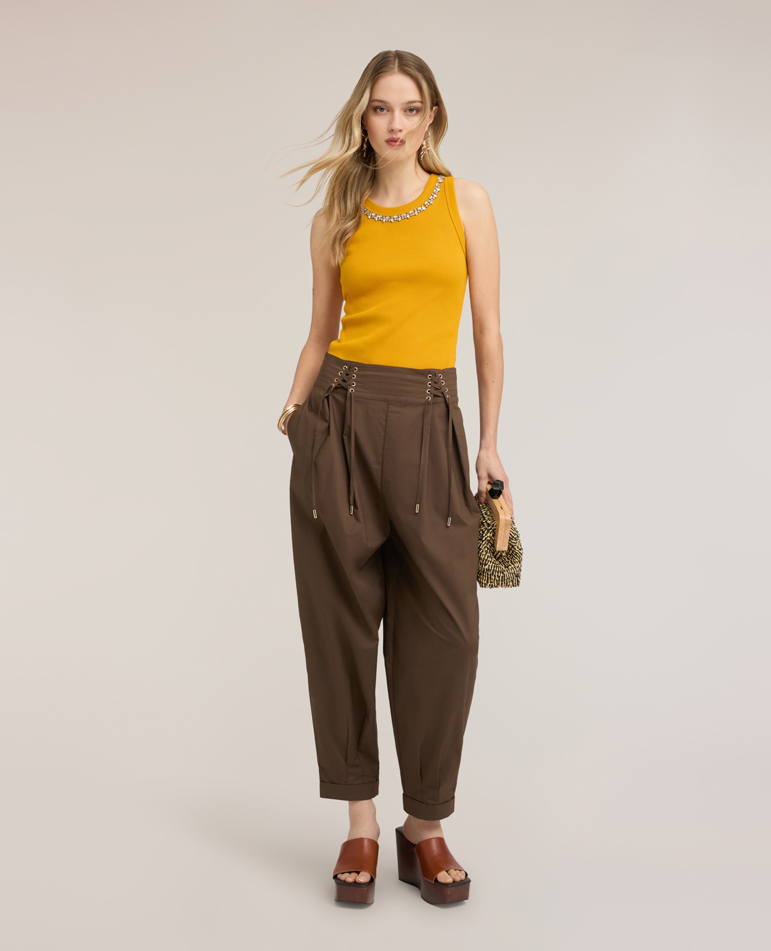 Top de mujer con strass en el escote ajuste slim de hombro ancho - Motivi - Amarillo Amarillo-3