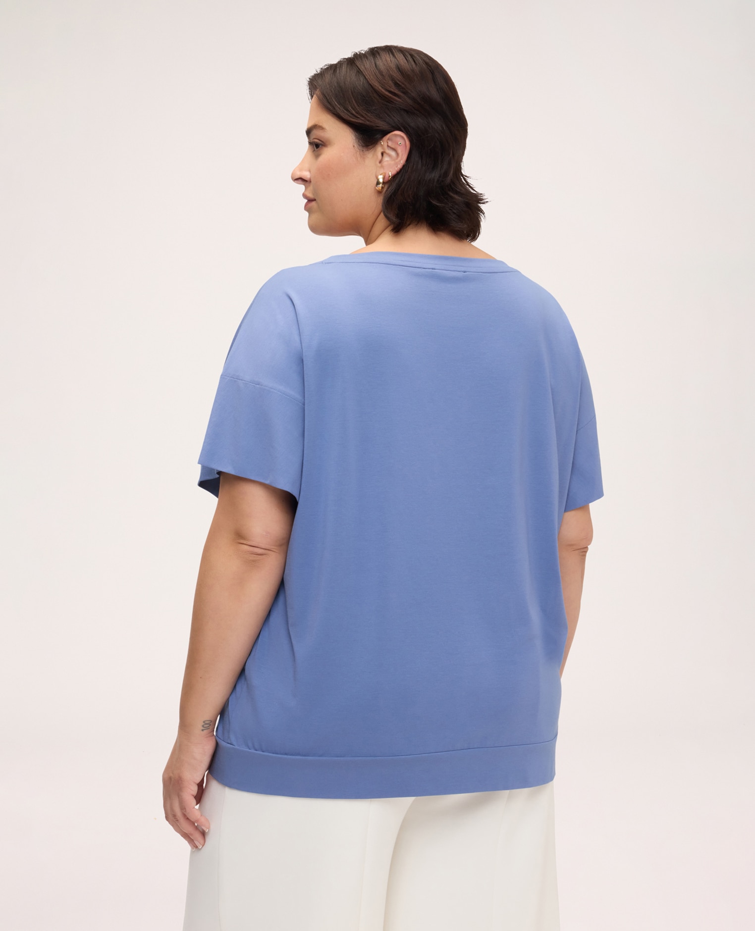 Camiseta de mujer de punto de viscosa cuello redondo y mangas cortas con corte raglán - Fiorella Rubino - Azul Azul-2