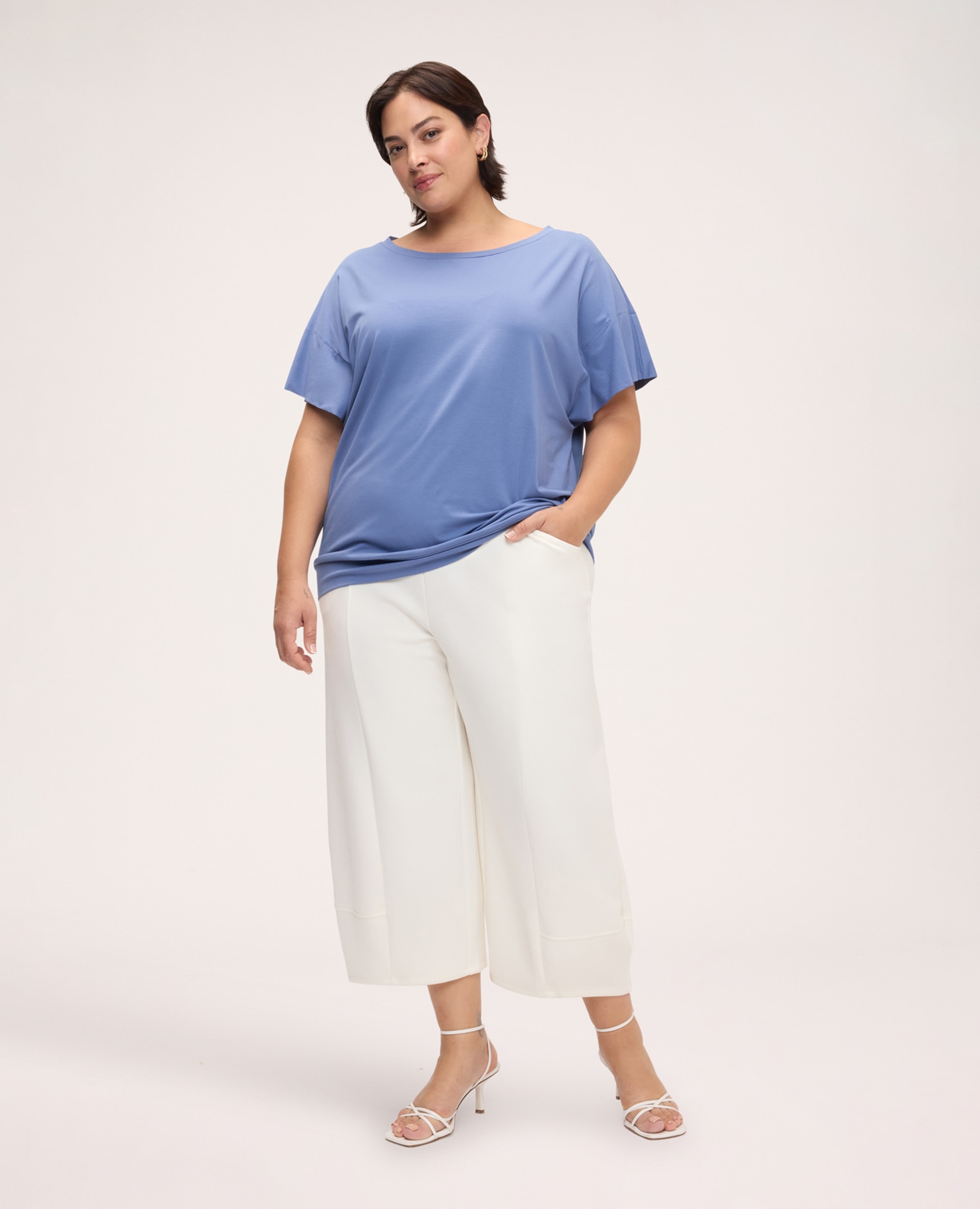 Camiseta de mujer de punto de viscosa cuello redondo y mangas cortas con corte raglán - Fiorella Rubino - Azul Azul-3