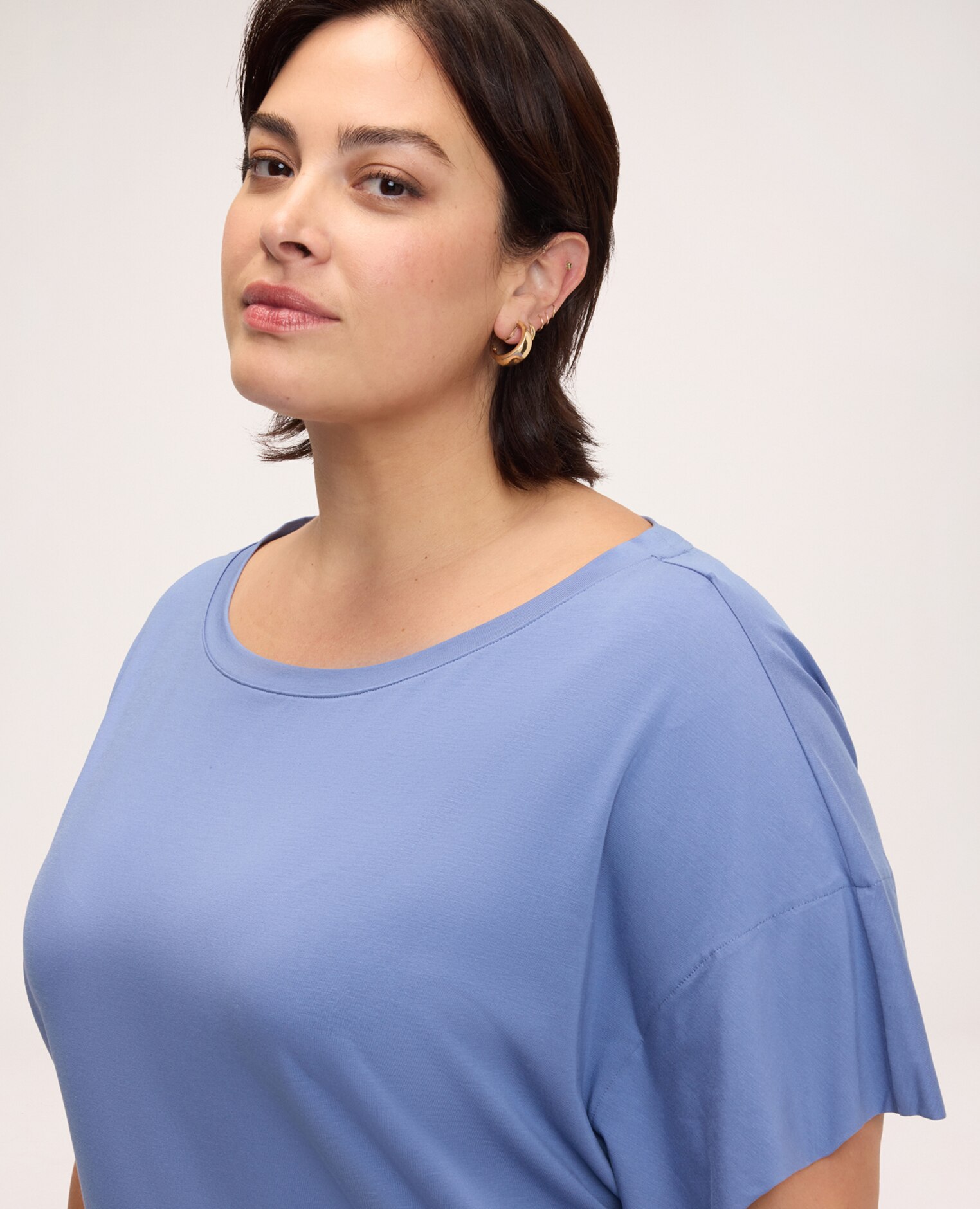 Camiseta de mujer de punto de viscosa cuello redondo y mangas cortas con corte raglán - Fiorella Rubino - Azul Azul-4