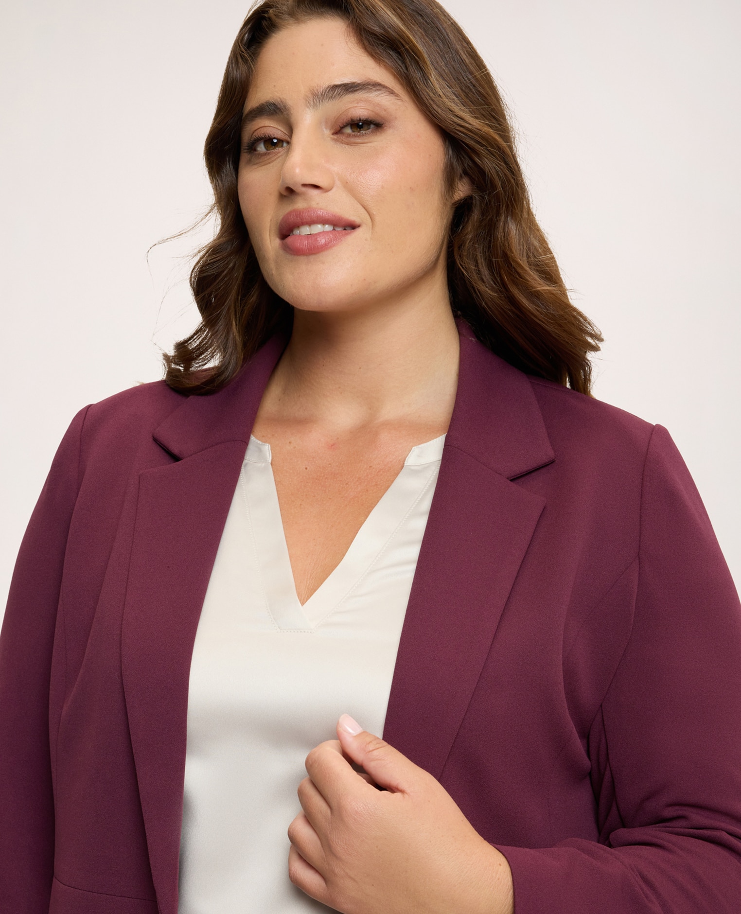 Blazer de mujer desestructurado en tejido stretch corte en la cintura para un toque de diseño y bolsillos de vivo - Fiorella Rubino - Burdeos Burdeos-4