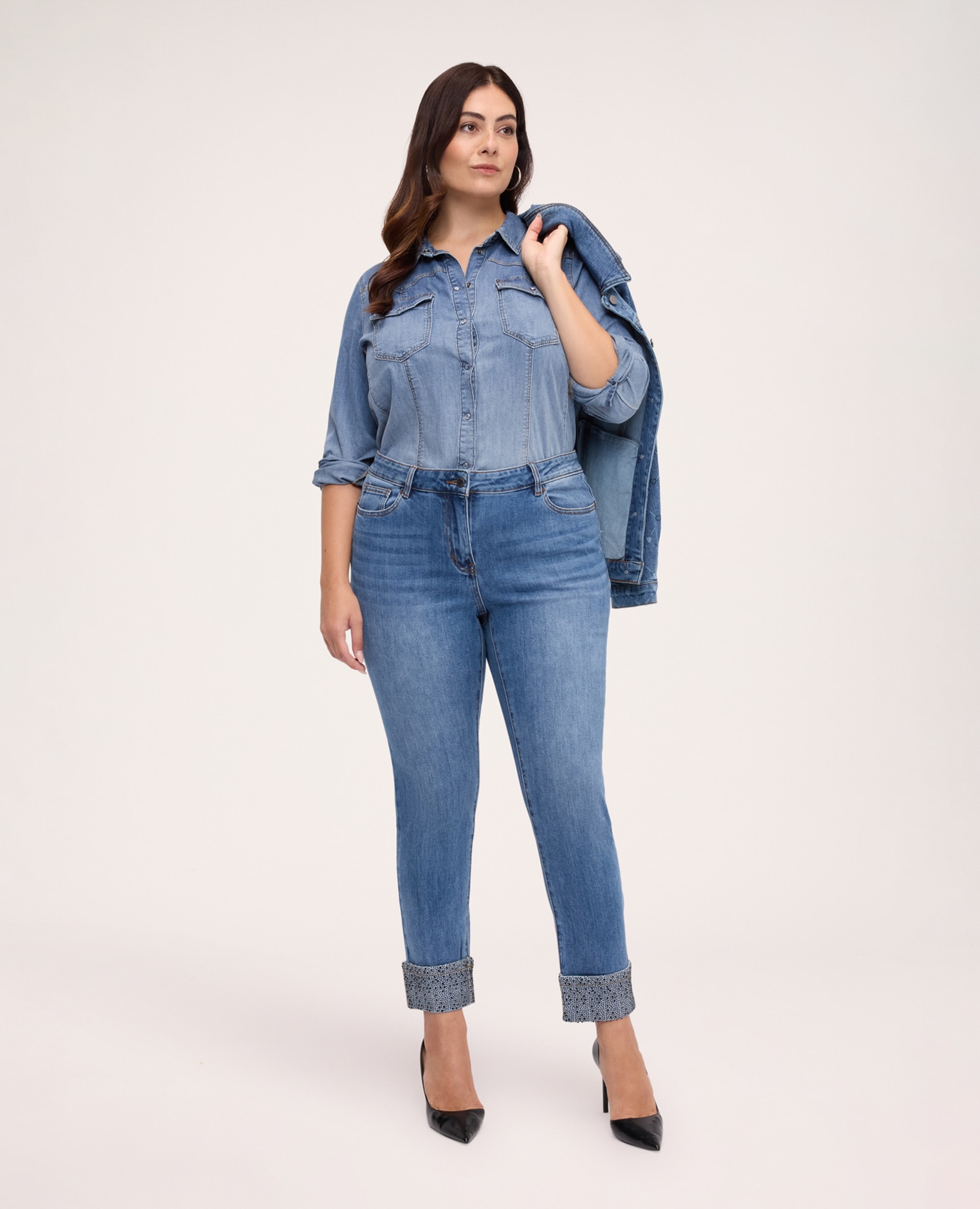 Imagen 0 de Jeans de mujer skinny con vuelta en strass solapa decorada con pequeños strasses Azul