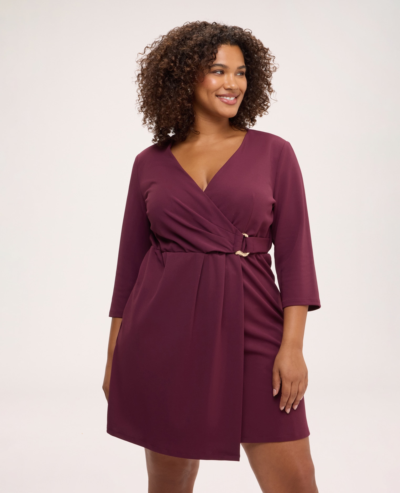 Vestido cruzado con hebilla hebilla metálica dorada - Fiorella Rubino - Burdeos Burdeos-1