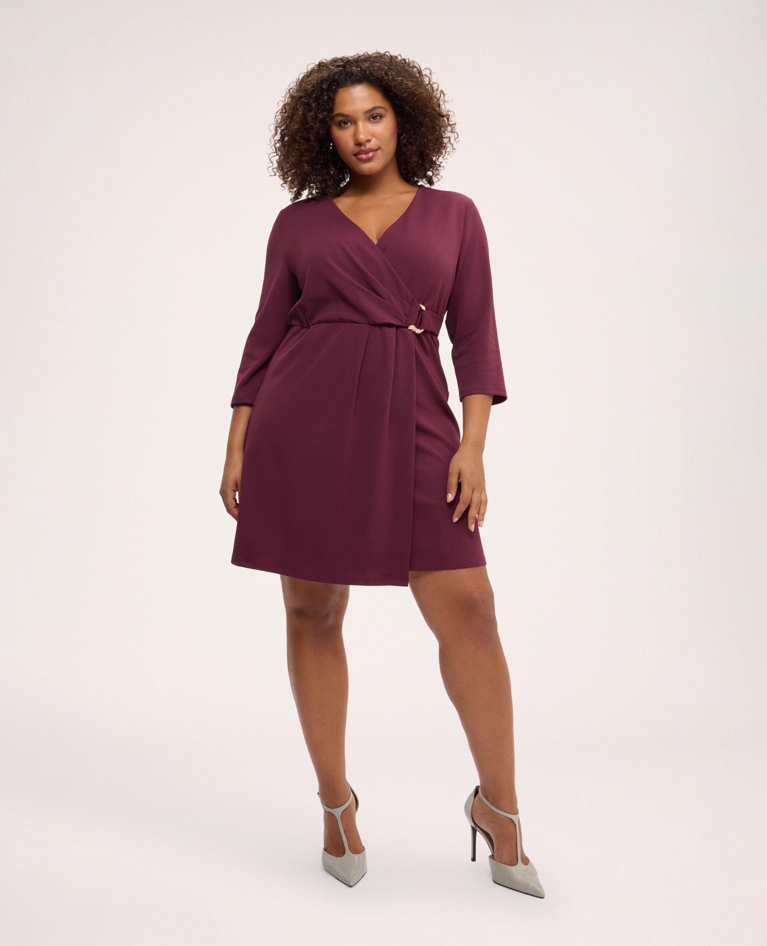 Vestido cruzado con hebilla hebilla metálica dorada - Fiorella Rubino - Burdeos Burdeos-3