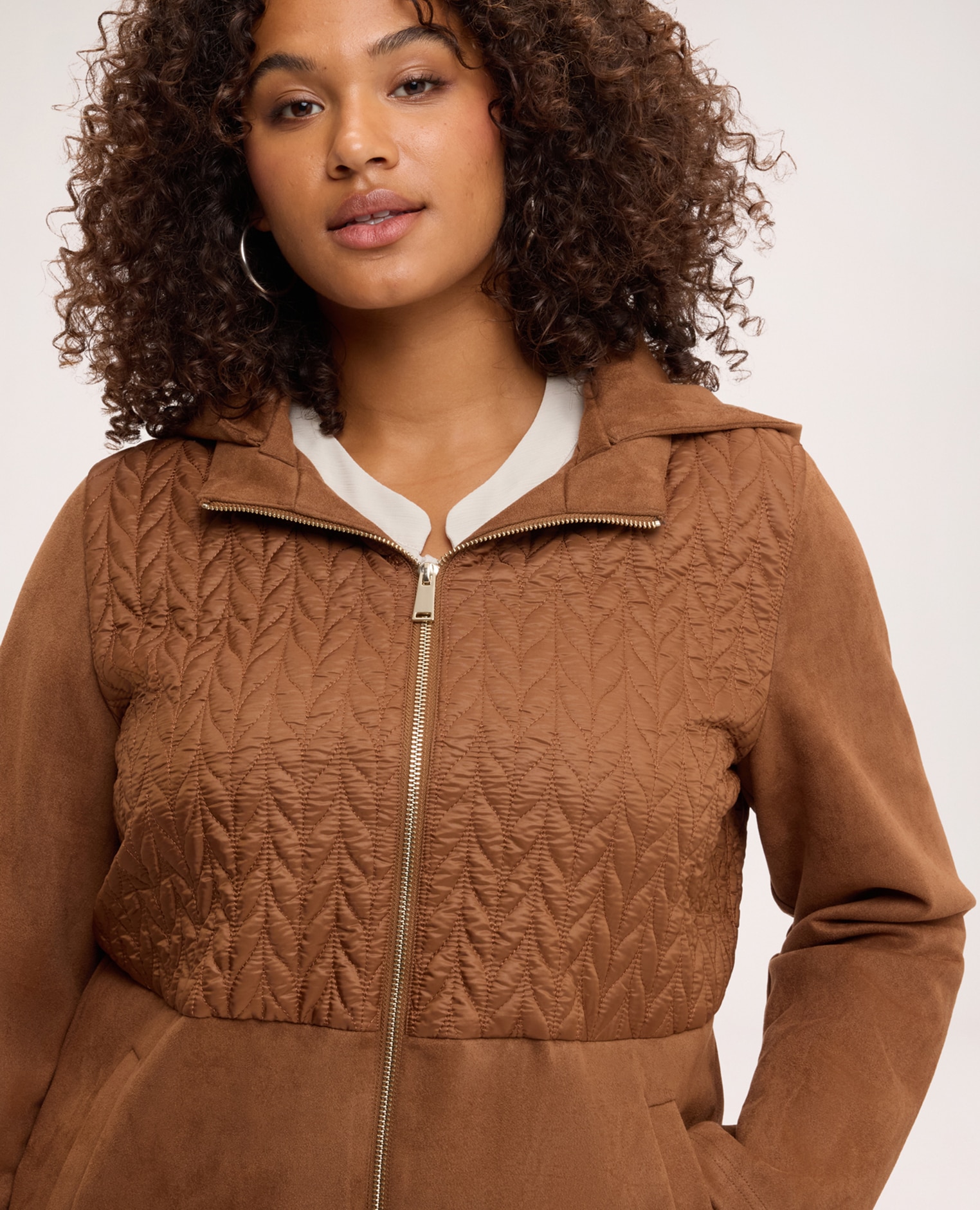 Chaqueta de mujer bimaterial soft touch construcción combo que alterna dos tejidos diferentes - Fiorella Rubino - Marrón Marrón-4