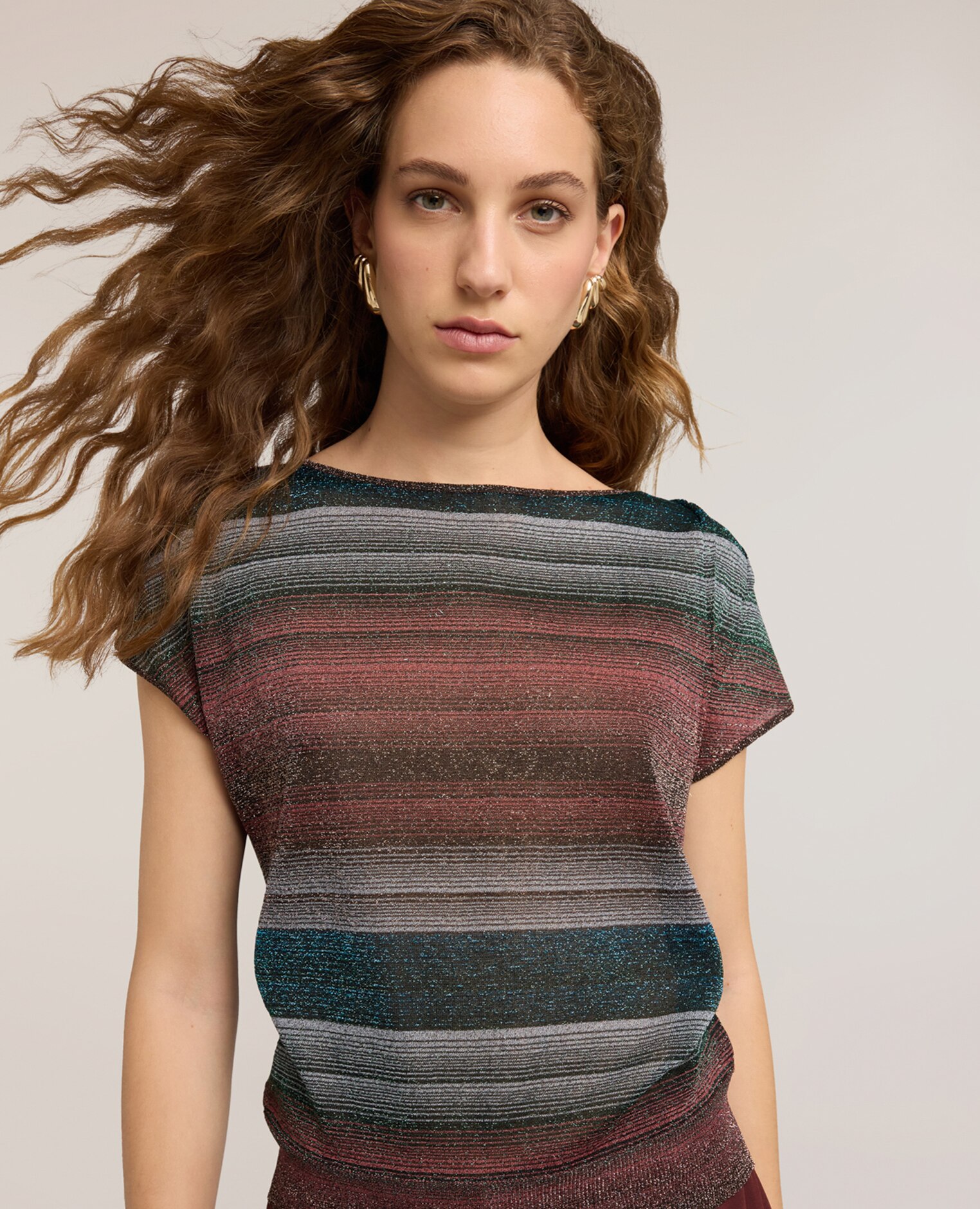 Jersey de mujer fino de rayas en hilo mezcla lurex modelo boxy corte corto - Motivi - Burdeos Burdeos-4