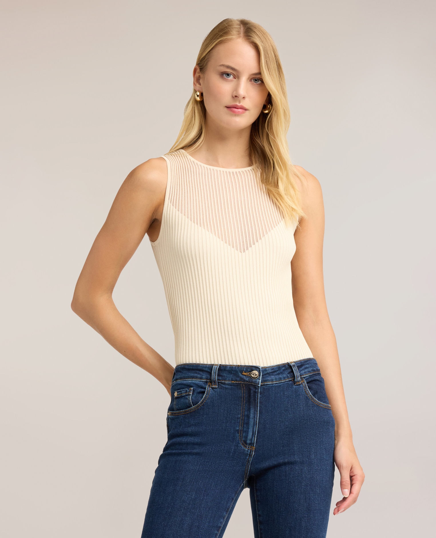 Imagen 0 de Jersey de mujer fino de canalé con escote transparente modelo corto y ajustado sin cierre Blanco