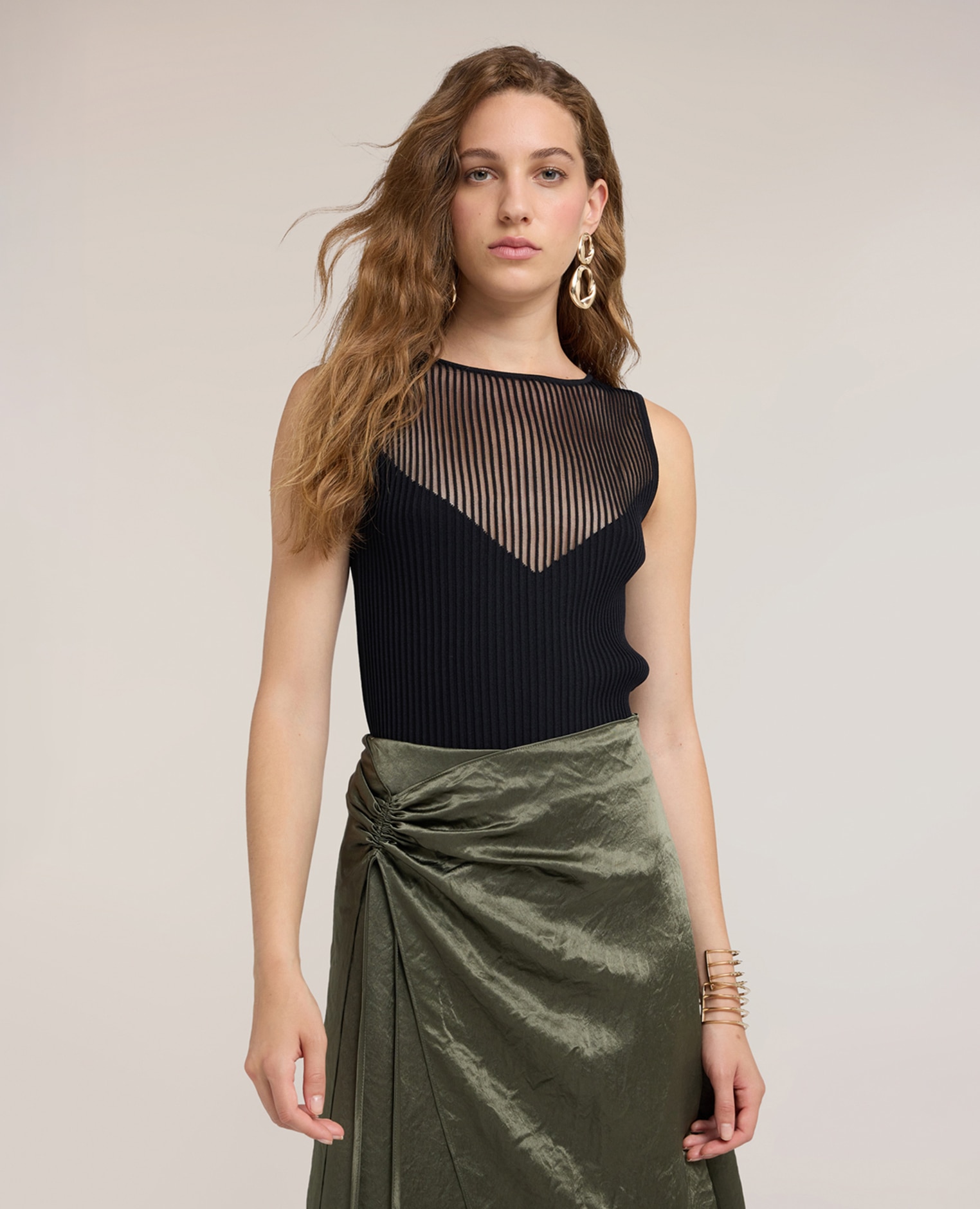 Jersey de mujer fino de canalé con escote transparente modelo corto y ajustado sin cierre - Motivi - Negro Negro-1