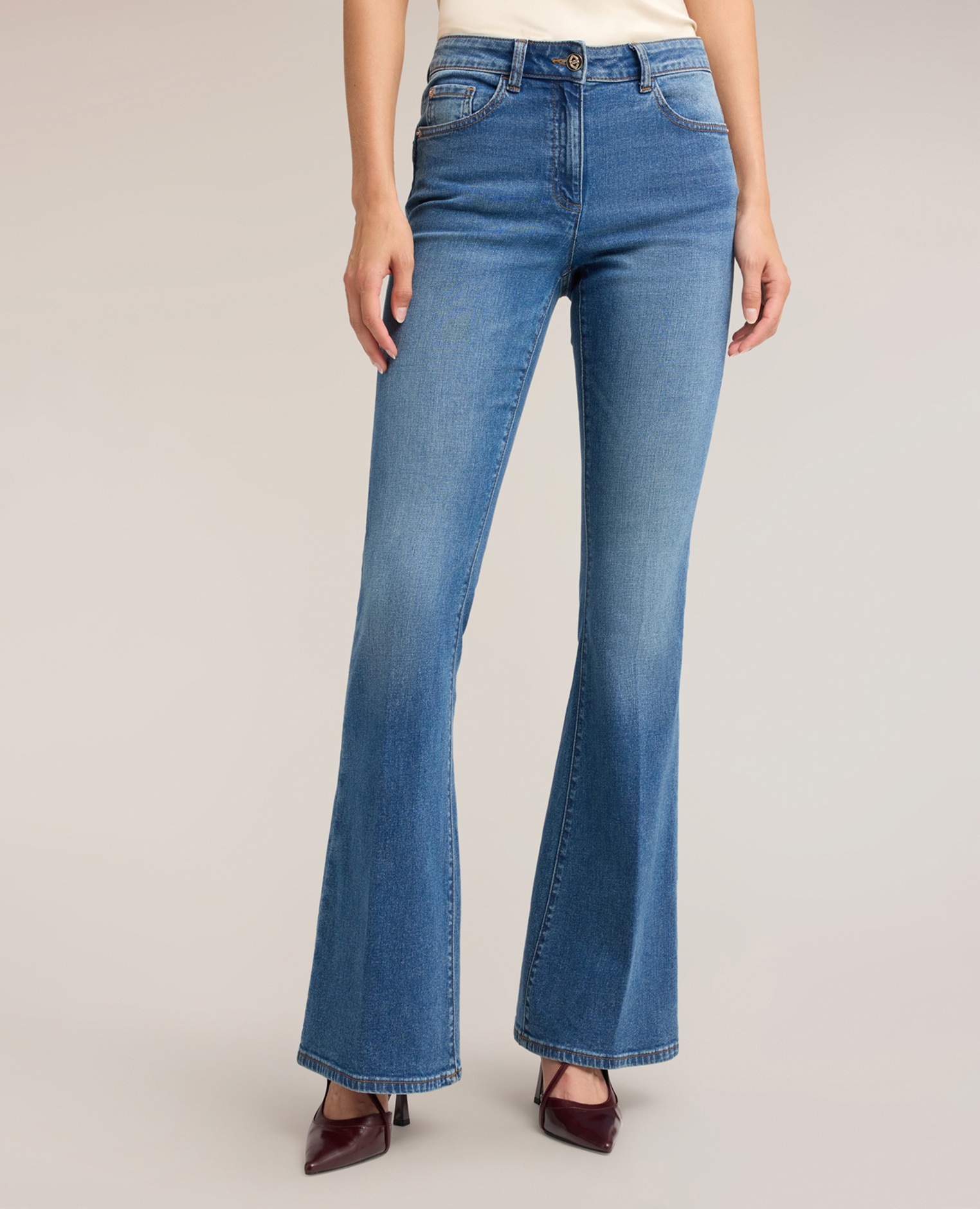 Jeans de mujer flare elle talle alto ajuste acampanado con cierre frontal de botón y cremallera - Motivi - Azul Azul-3