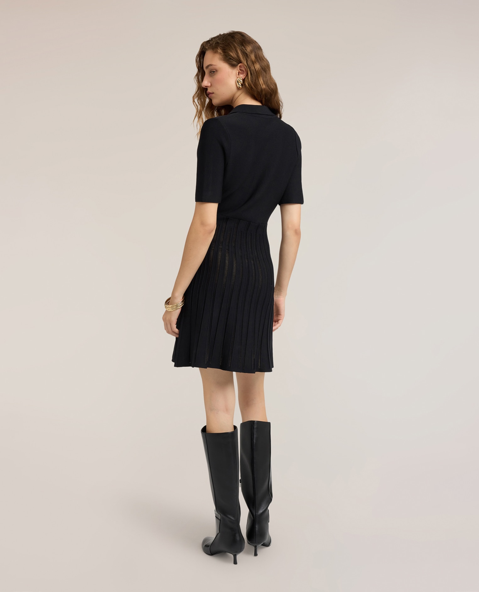 Vestido camisero de punto fino con falda plisada corte corto cierre frontal con botones - Motivi - Negro Negro-2