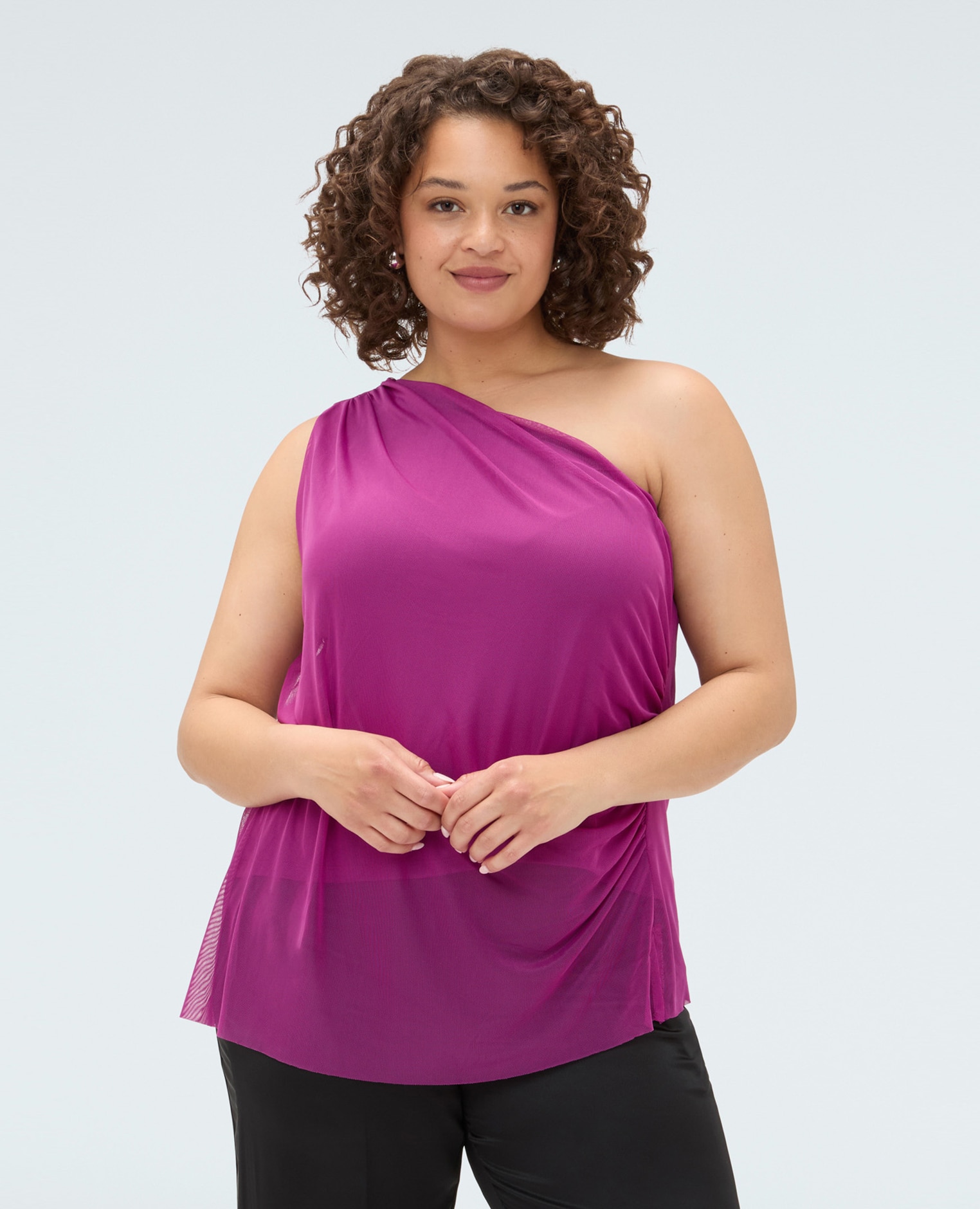 Top de mujer asimétrico de tul con drapeado perfecto para tus veladas especiales o para añadir un toque sofisticado a tus looks diarios - Fiorella Rubino - Fucsia Fucsia-1