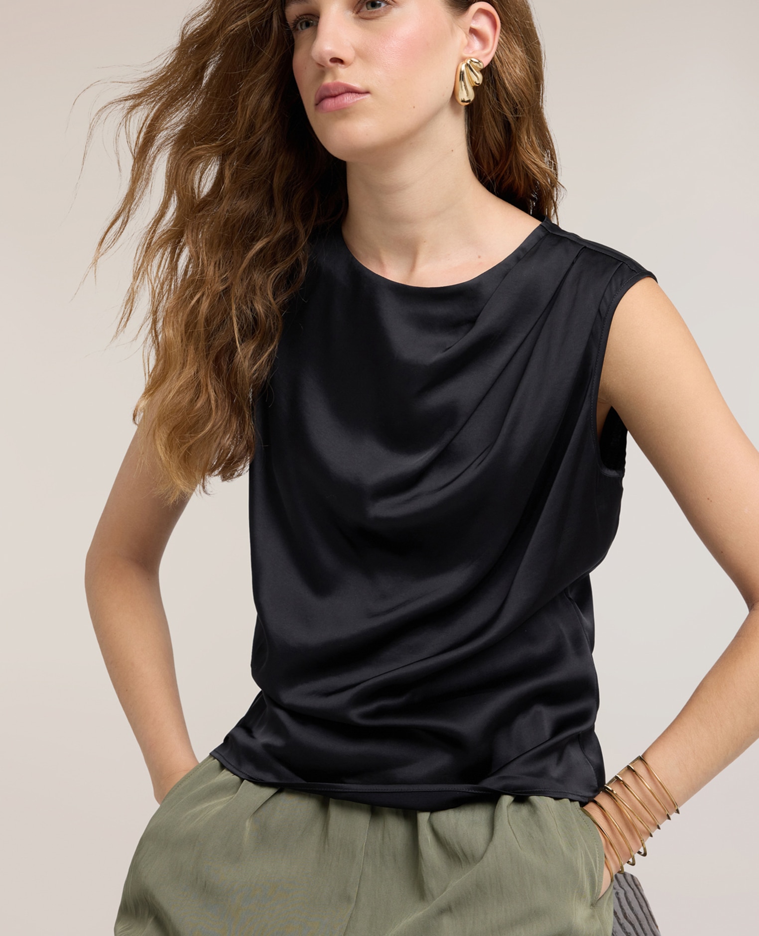 Top de mujer de raso con drapeado asimétrico ajuste regular cierre con botones en la parte trasera - Motivi - Negro Negro-4