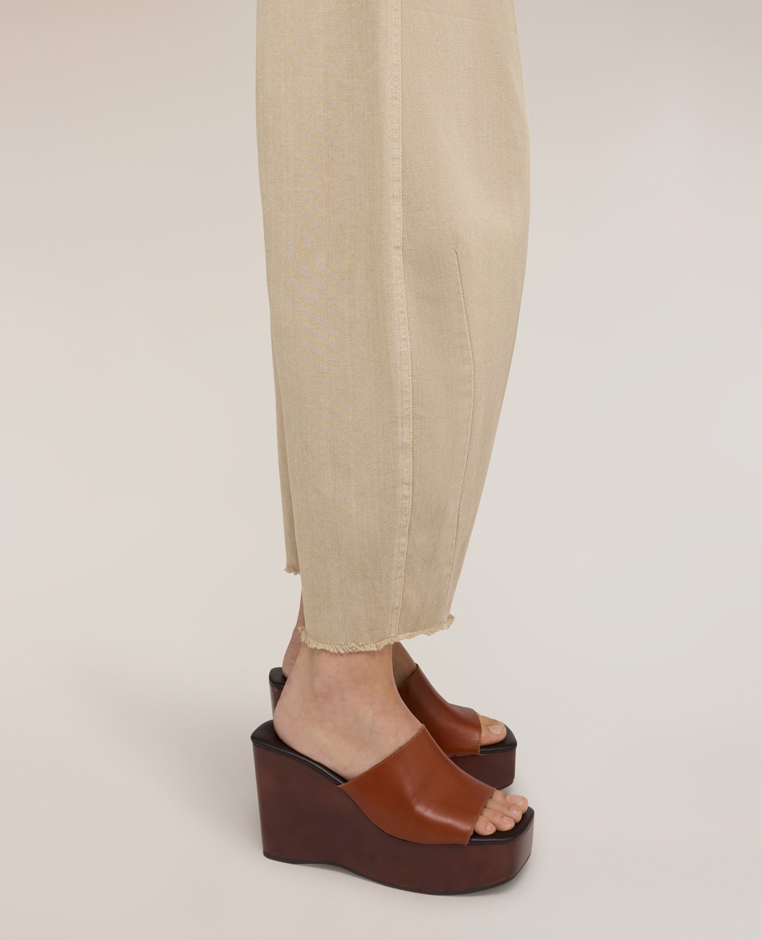 Pantalones de mujer balloon en drill de algodón abertura frontal con botón y cremallera - Motivi - Beige Beige-4