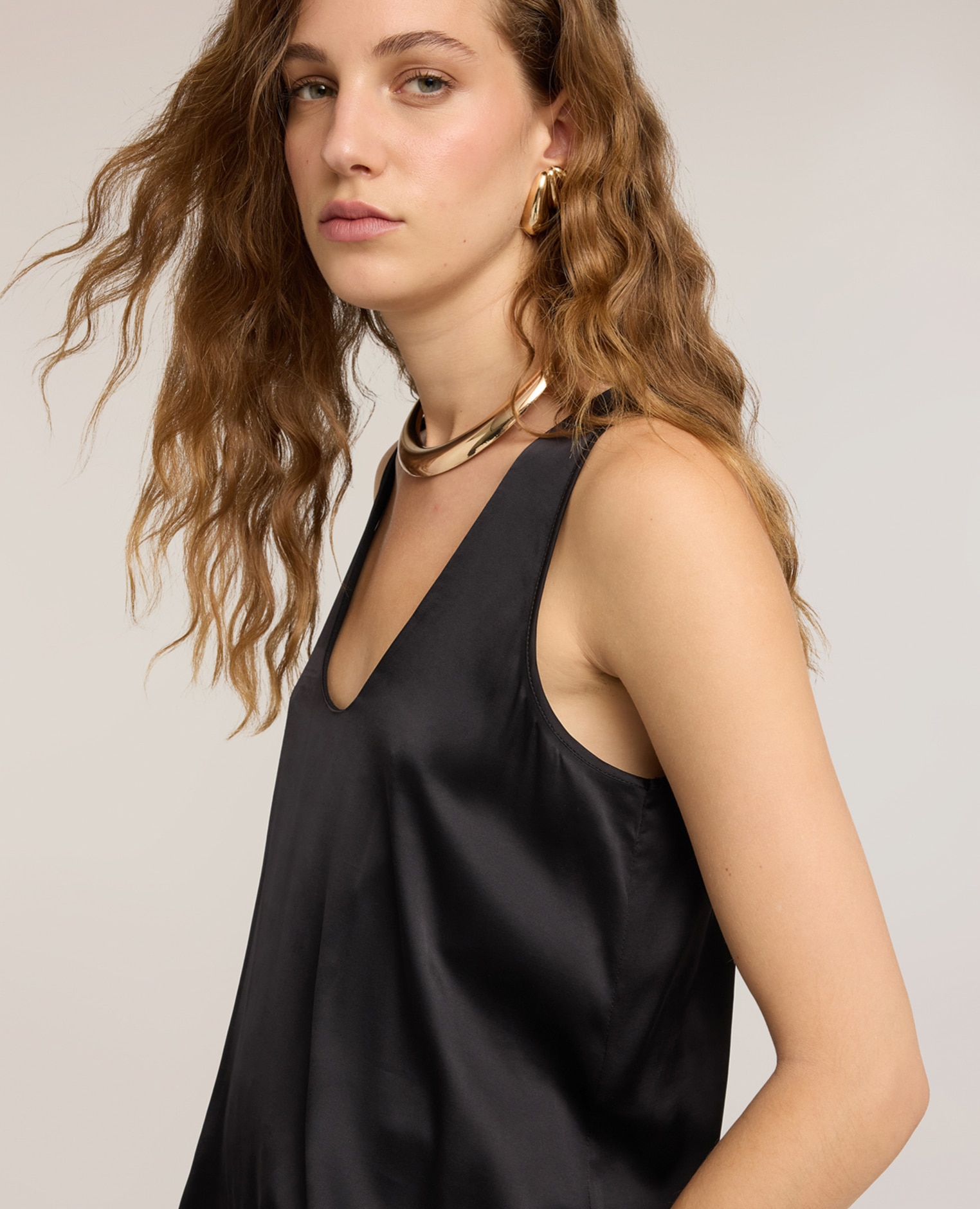 Top de mujer de satén de viscosa con escote pronunciado ajuste regular - Motivi - Negro Negro-4