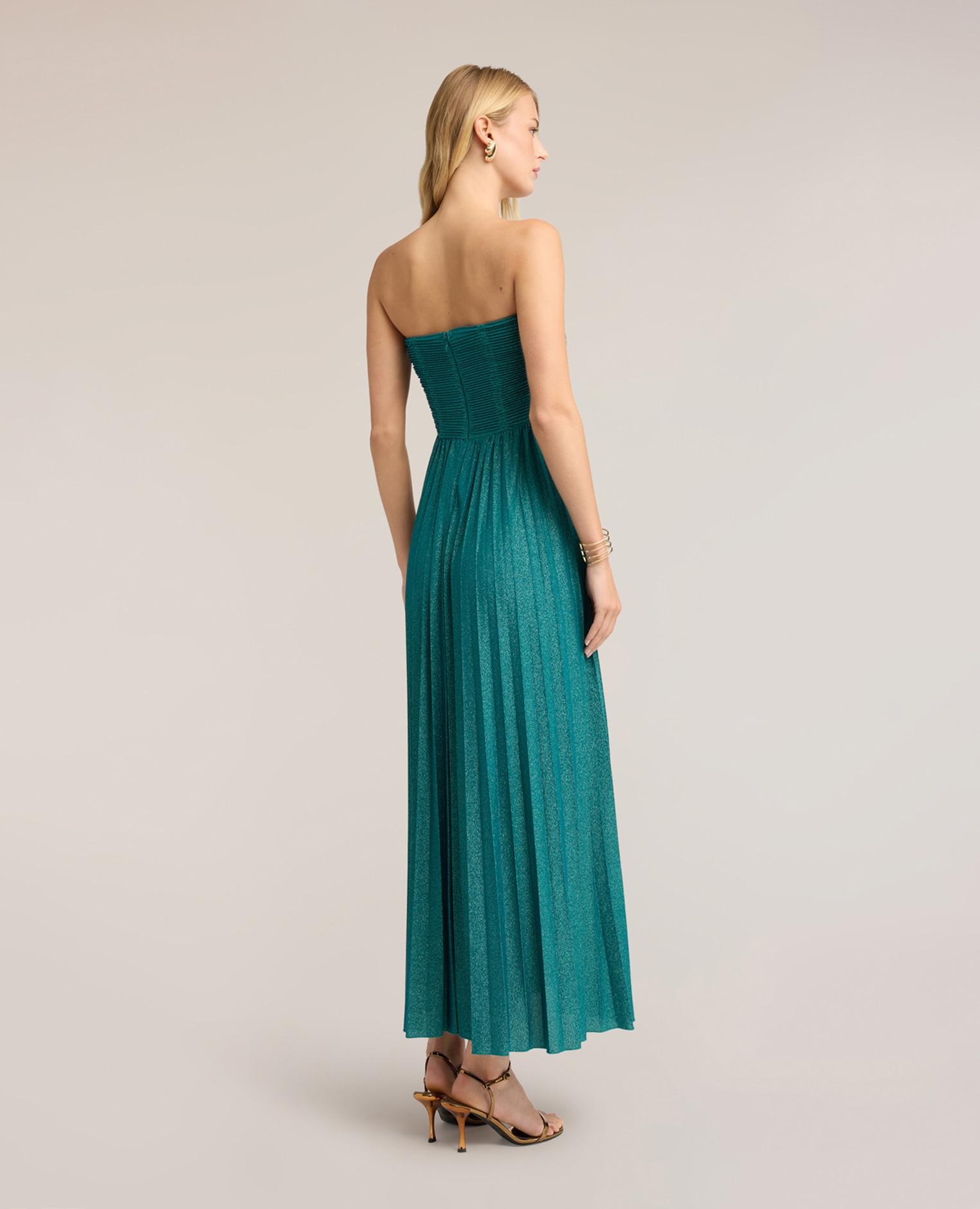 Vestido largo plisado en jersey lurex modelo sin mangas con escote corazón cierre con cremallera en la parte trasera - Motivi - Verde Verde-2