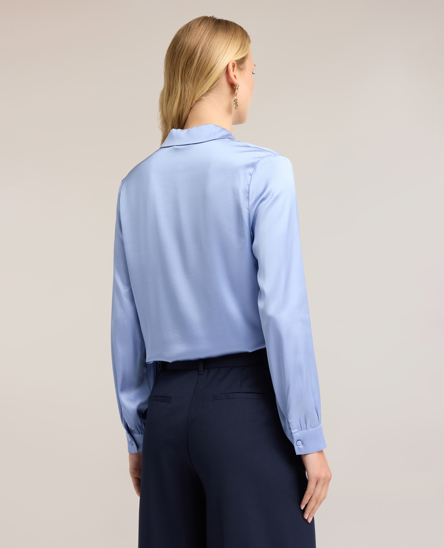 Camisa de mujer de satén ajuste regular abertura frontal con botones a la vista - Motivi - Azul claro Azul claro-2
