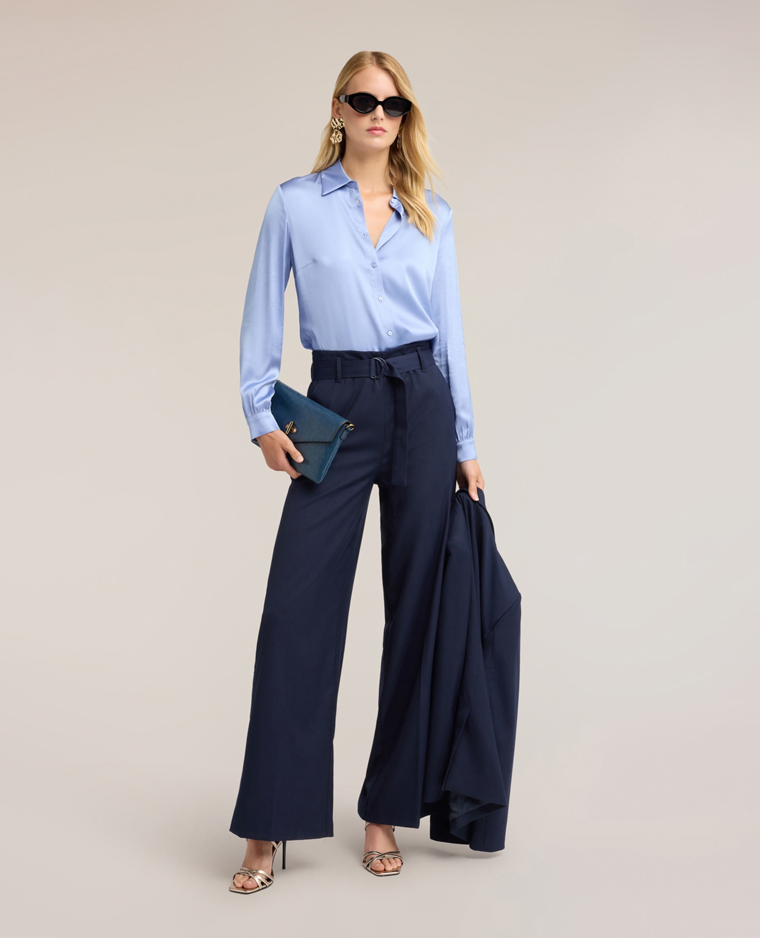 Camisa de mujer de satén ajuste regular abertura frontal con botones a la vista - Motivi - Azul claro Azul claro-3
