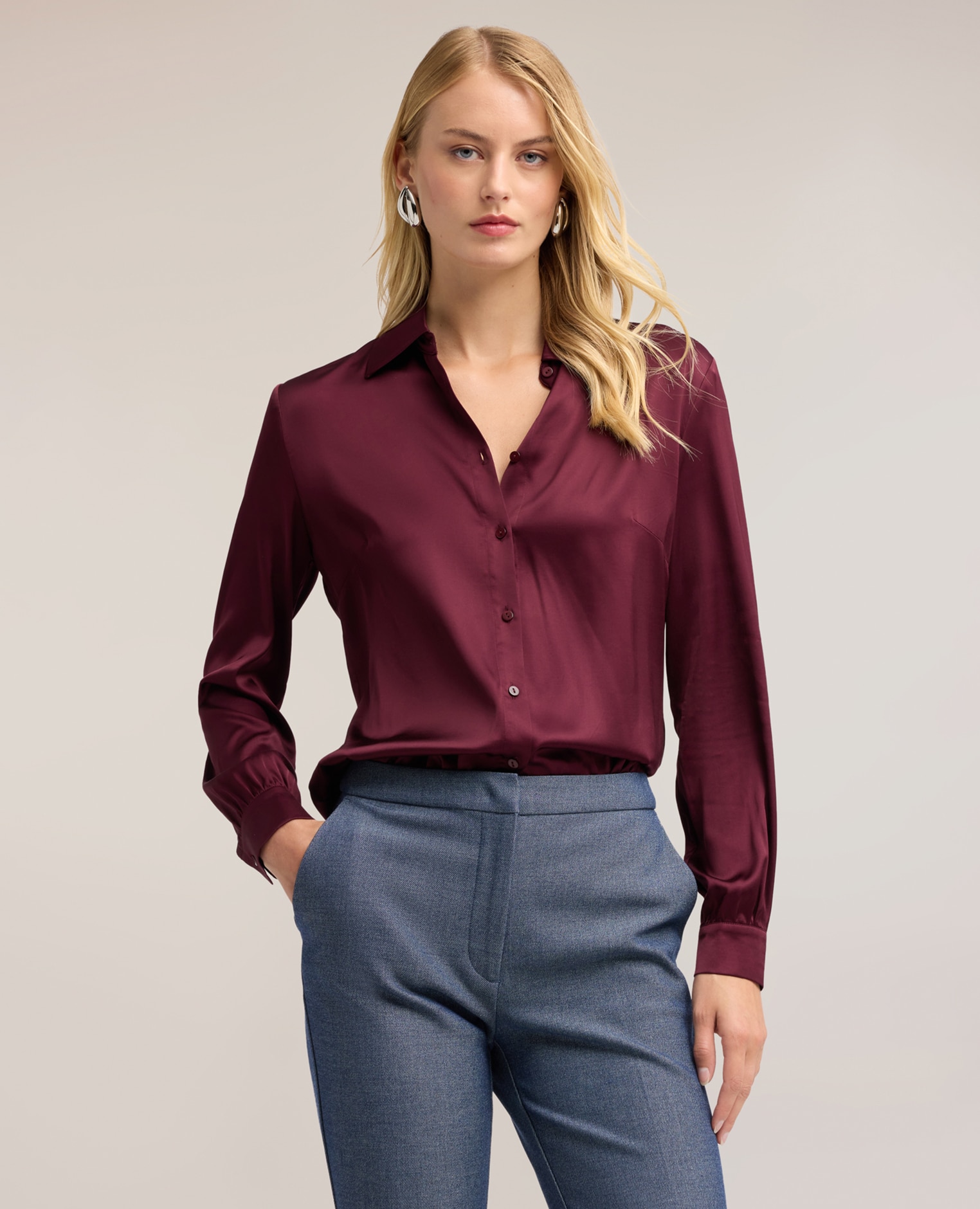Camisa de mujer de satén ajuste regular abertura frontal con botones a la vista - Motivi - Burdeos Burdeos-1