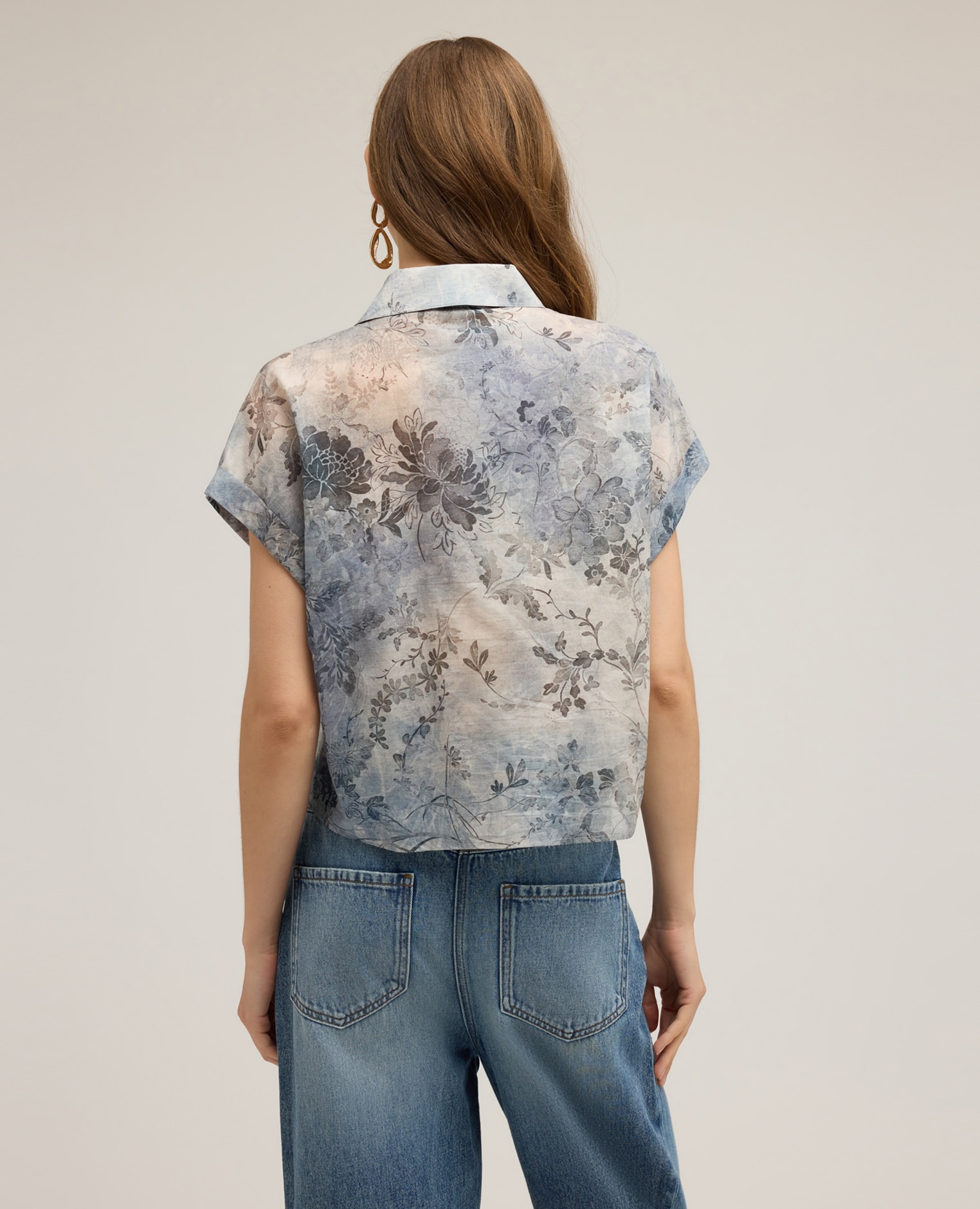 Camisa de mujer cropped de muselina de algodón ajuste holgado con cierre frontal de botones - Motivi - Azul claro Azul claro-2
