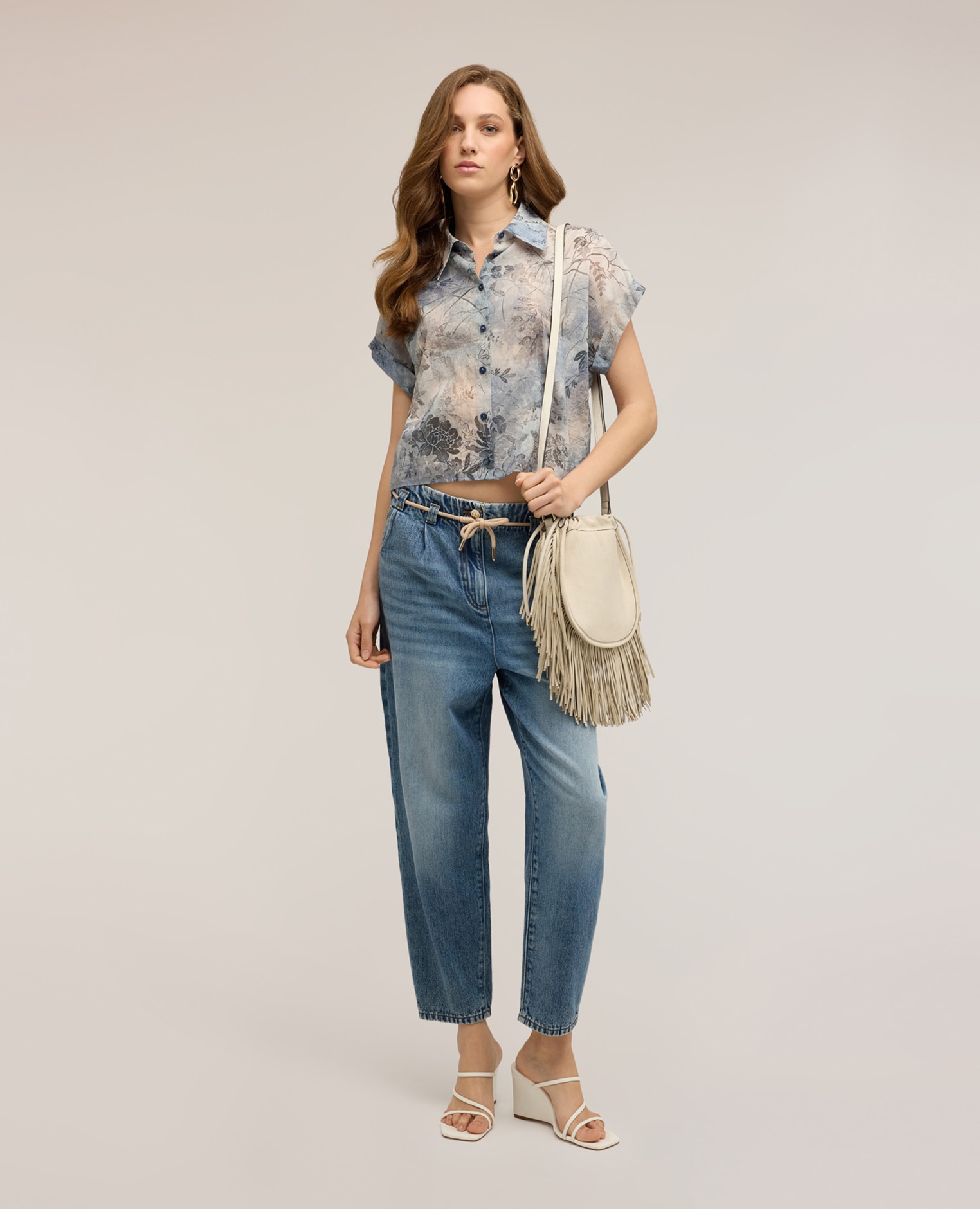 Camisa de mujer cropped de muselina de algodón ajuste holgado con cierre frontal de botones - Motivi - Azul claro Azul claro-3