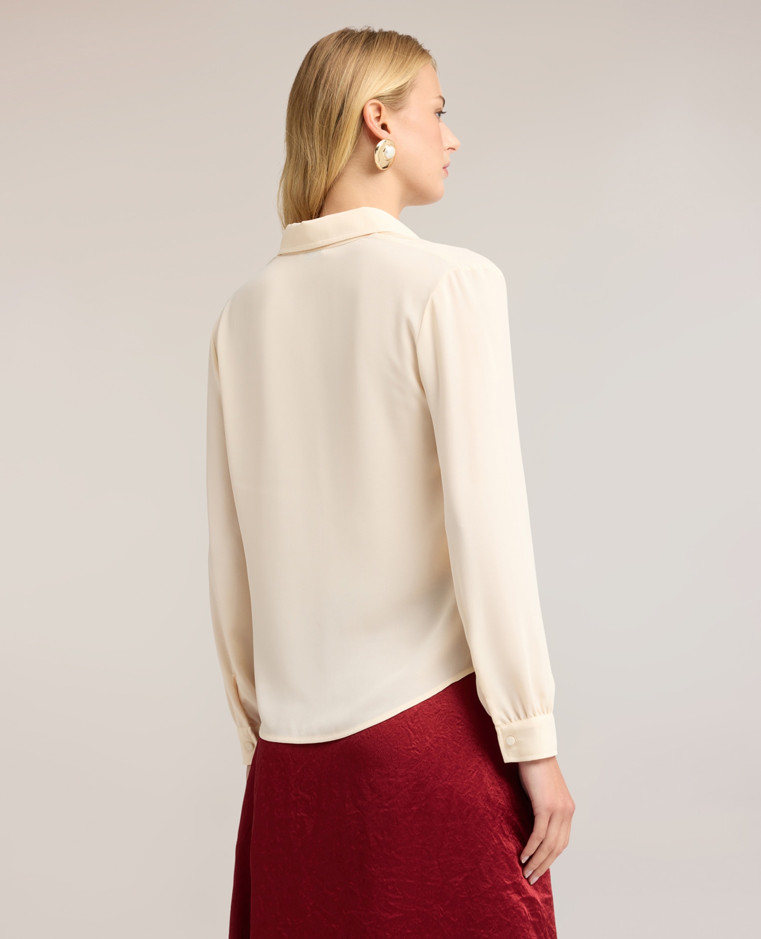 Camisa de mujer en crepé de china con cuello clásico ajuste regular cierre frontal con botones forrados al tono - Motivi - Blanco Blanco-2
