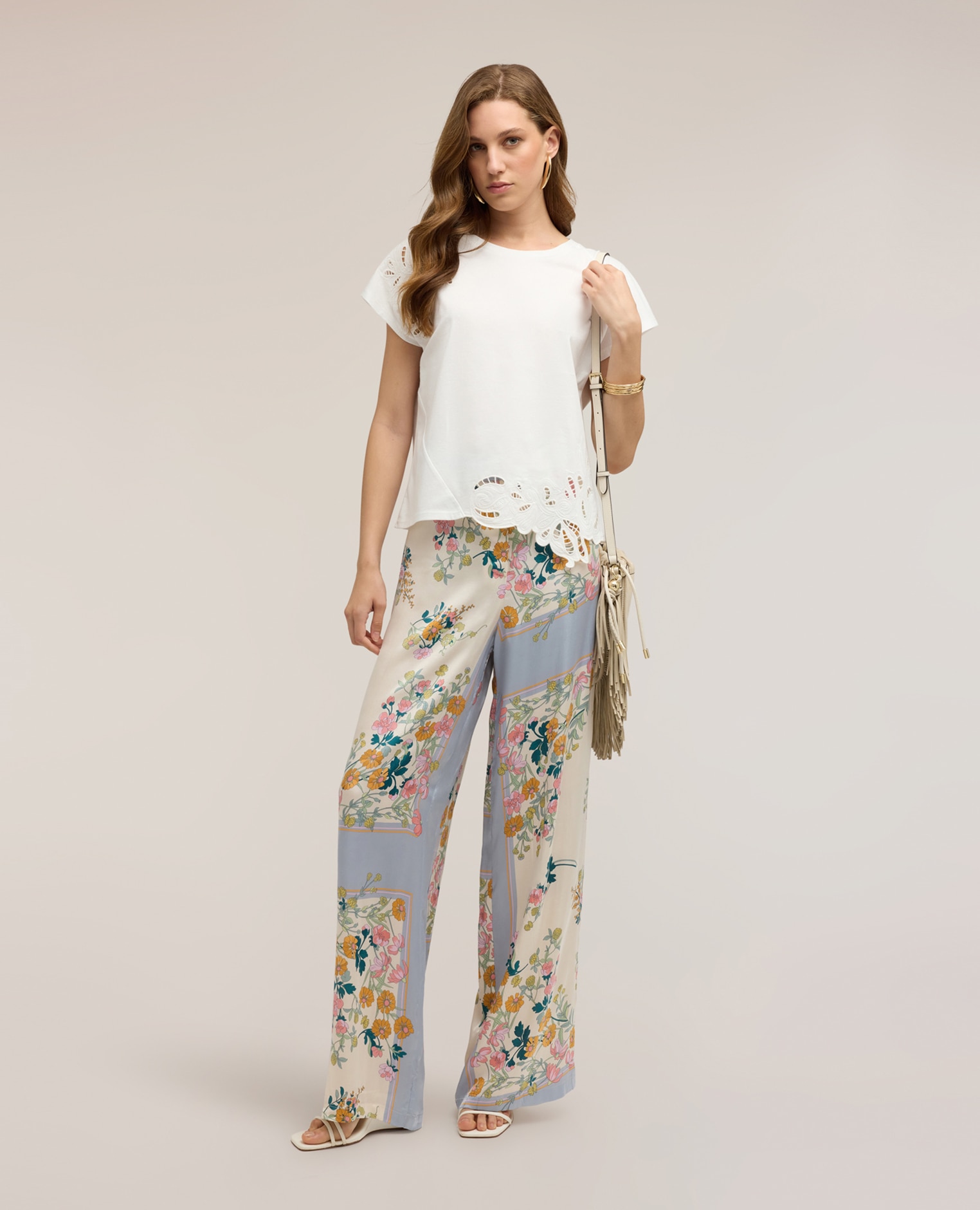 Camiseta de mujer de punto con bordados sangallo ajuste boxy con escote redondo - Motivi - Blanco Blanco-3