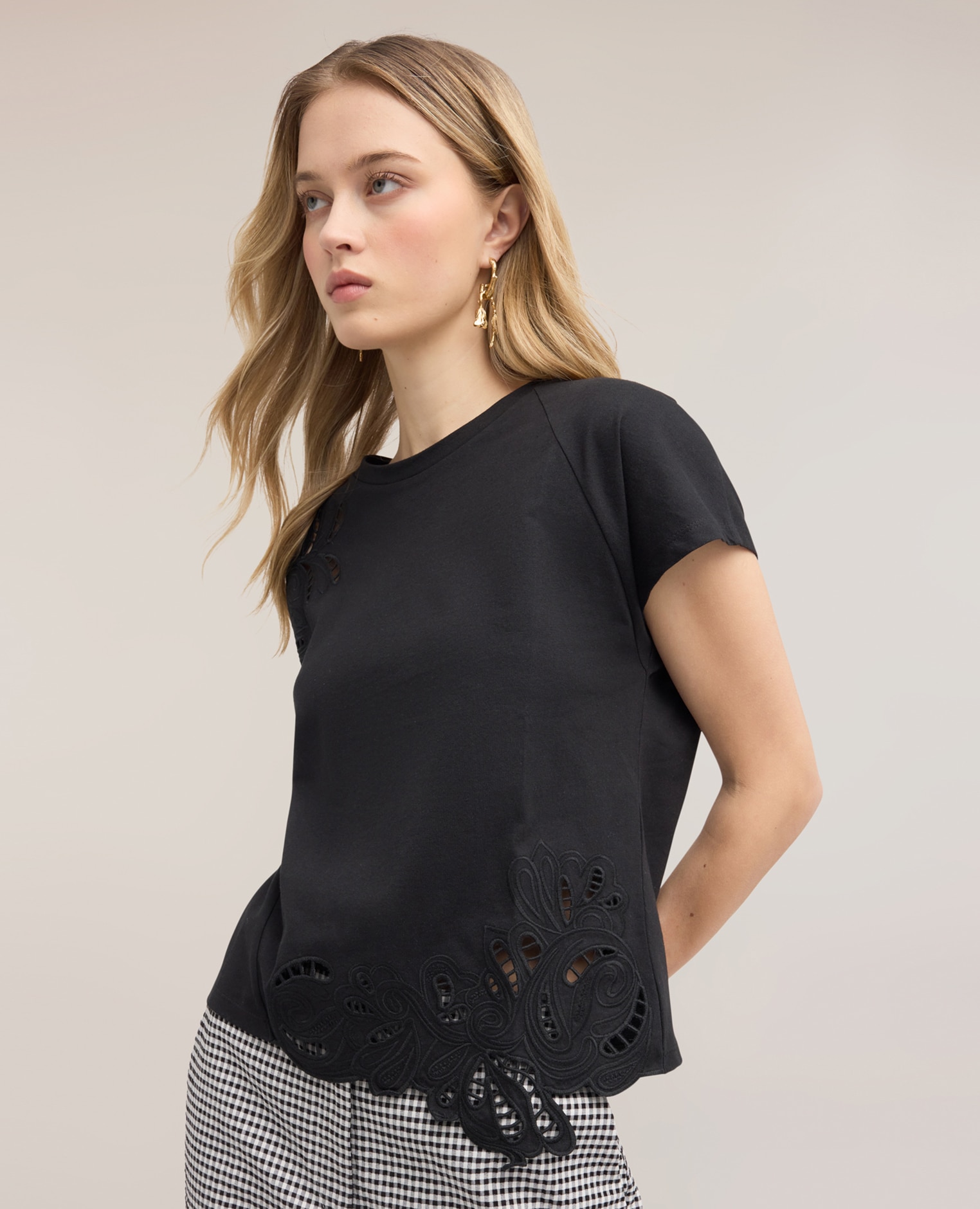 Camiseta de mujer de punto con bordados sangallo ajuste boxy con escote redondo - Motivi - Negro Negro-1