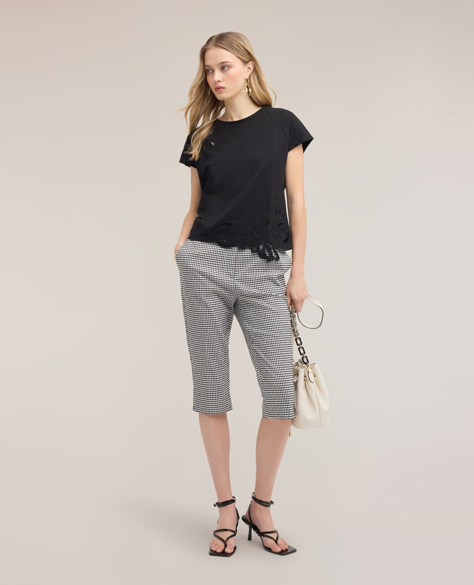 Camiseta de mujer de punto con bordados sangallo ajuste boxy con escote redondo - Motivi - Negro Negro-3