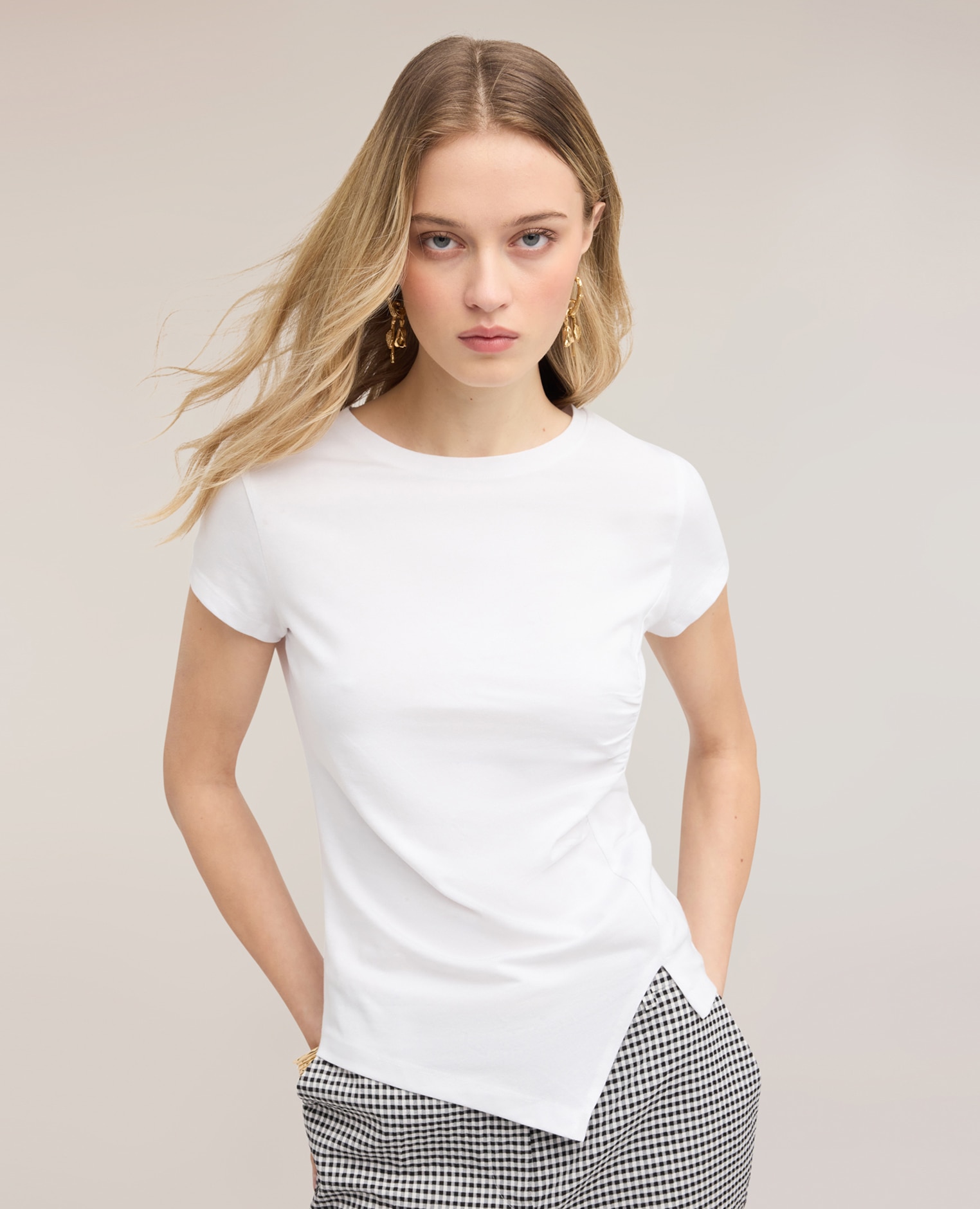 Camiseta de mujer con drapeado lateral asimétrico ajuste entallado con drapeado lateral en el delantero - Motivi - Blanco Blanco-1