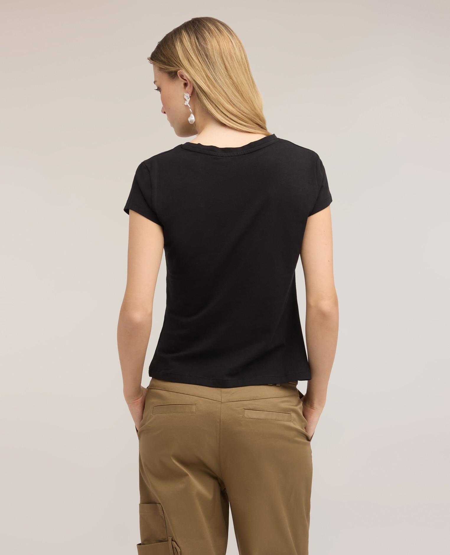 Camiseta de mujer con drapeado lateral asimétrico ajuste entallado con drapeado lateral en el delantero - Motivi - Negro Negro-2