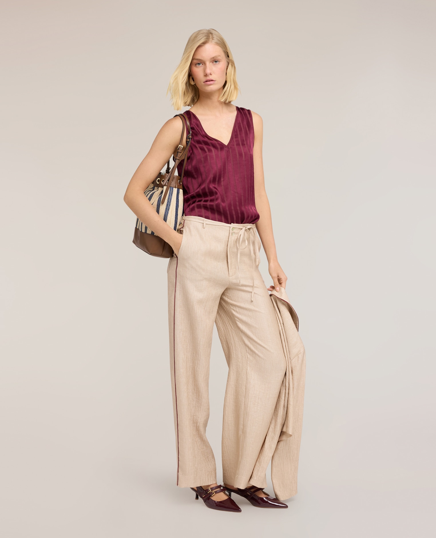Motivi - Pantalones de mujer palazzo de crepón ajuste ancho cierre frontal con botones y cremallera.