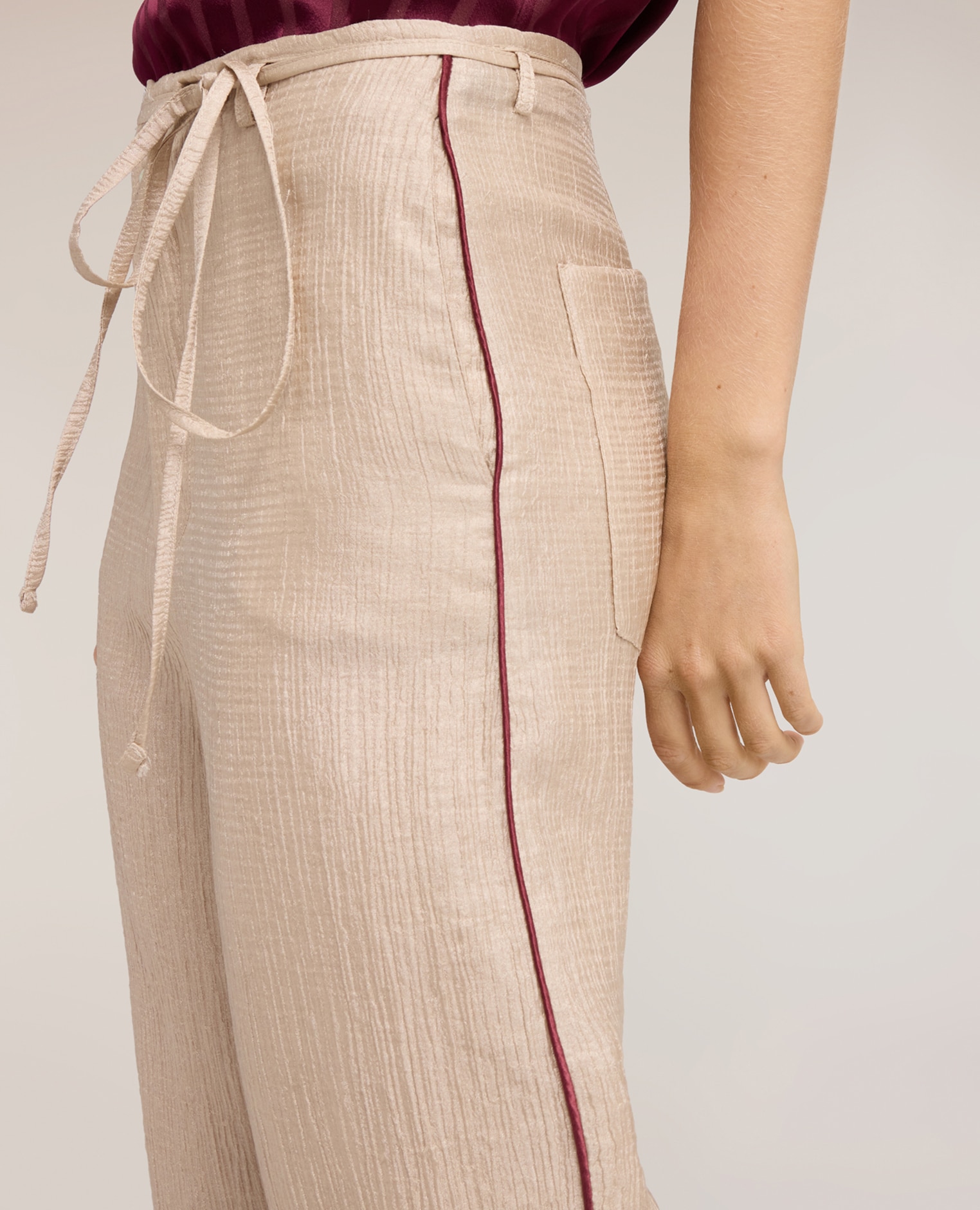 Pantalones de mujer palazzo de crepón ajuste ancho cierre frontal con botones y cremallera - Motivi - Beige Beige-4