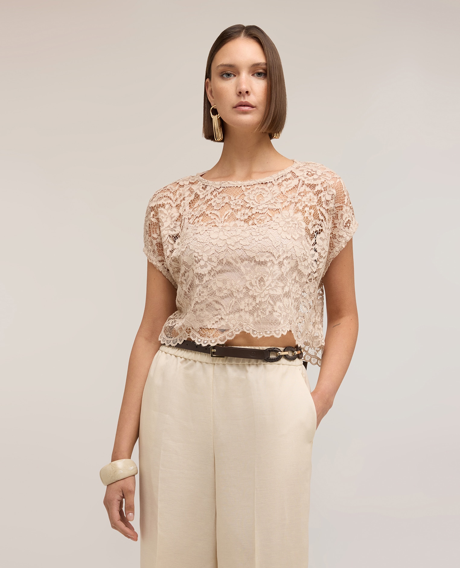 Blusa de mujer corta de encaje ajuste boxy bajo festoneado - Motivi - Beige Beige-1